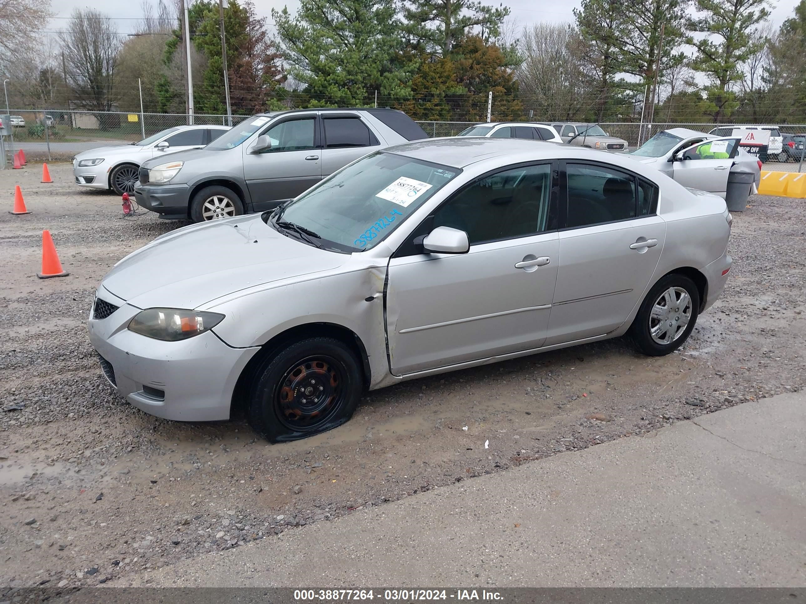 Photo 1 VIN: JM1BK12F981870829 - MAZDA 3 