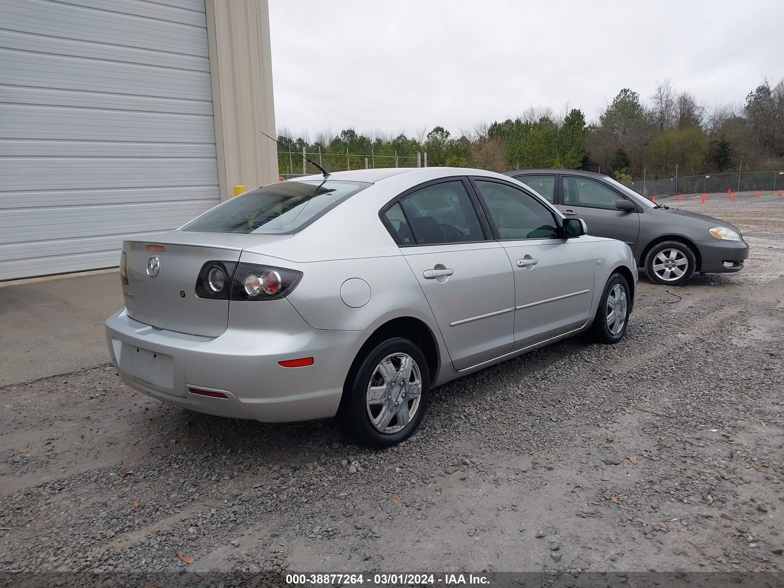 Photo 3 VIN: JM1BK12F981870829 - MAZDA 3 