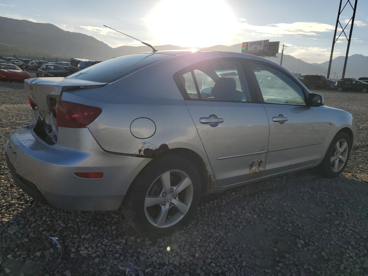 Photo 2 VIN: JM1BK12FX41179495 - MAZDA 3 