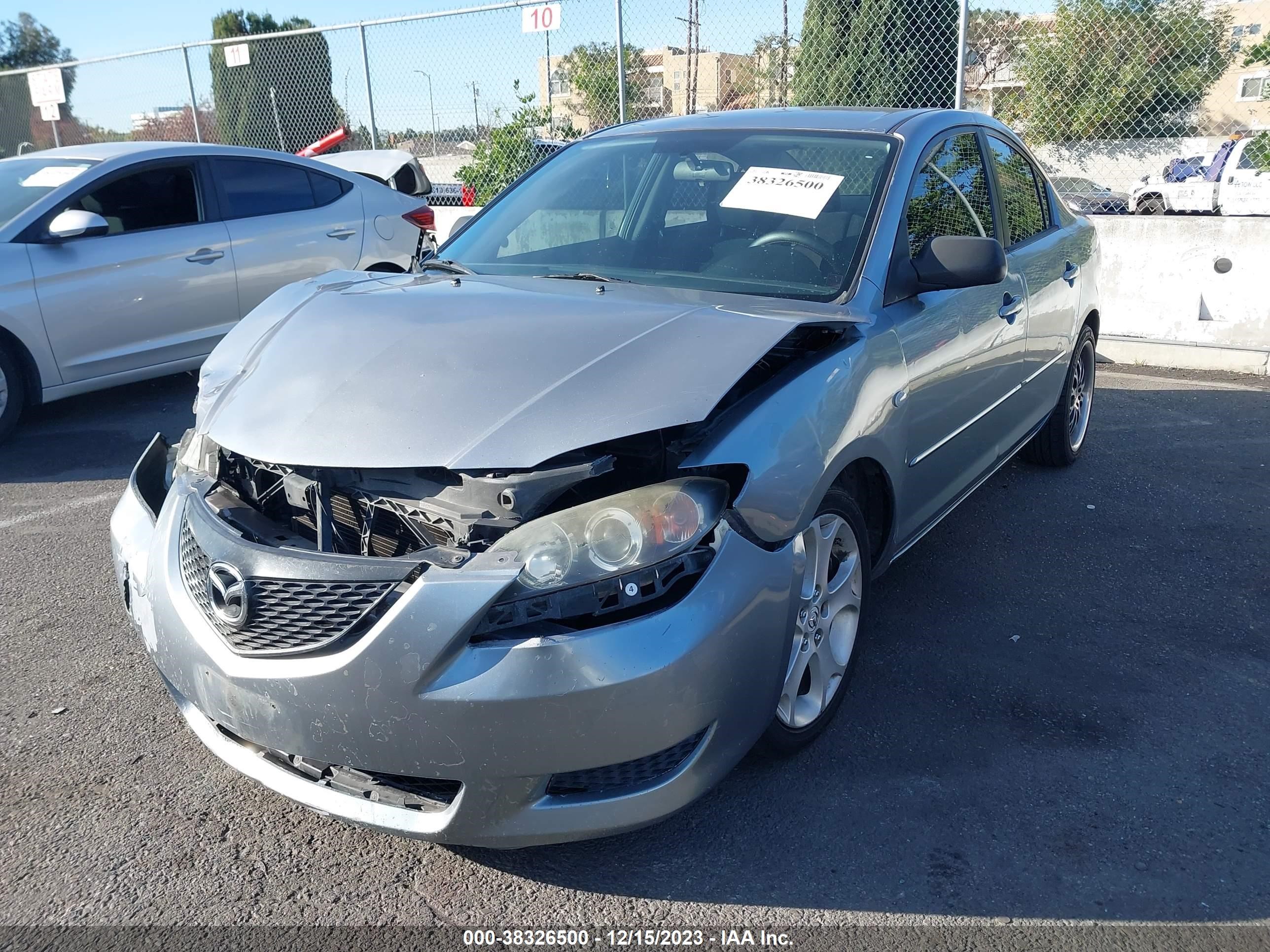 Photo 1 VIN: JM1BK12FX51281820 - MAZDA 3 