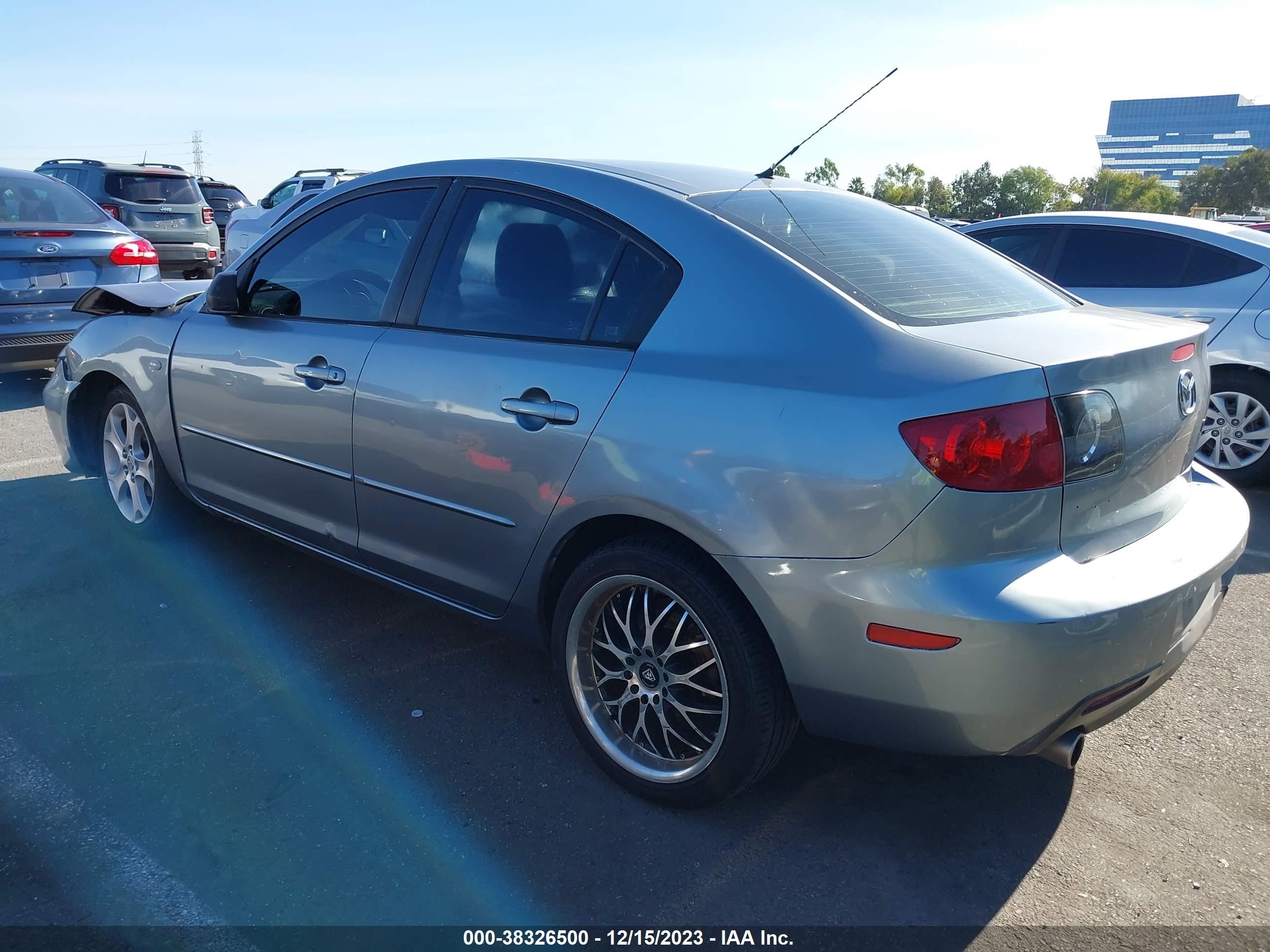 Photo 2 VIN: JM1BK12FX51281820 - MAZDA 3 