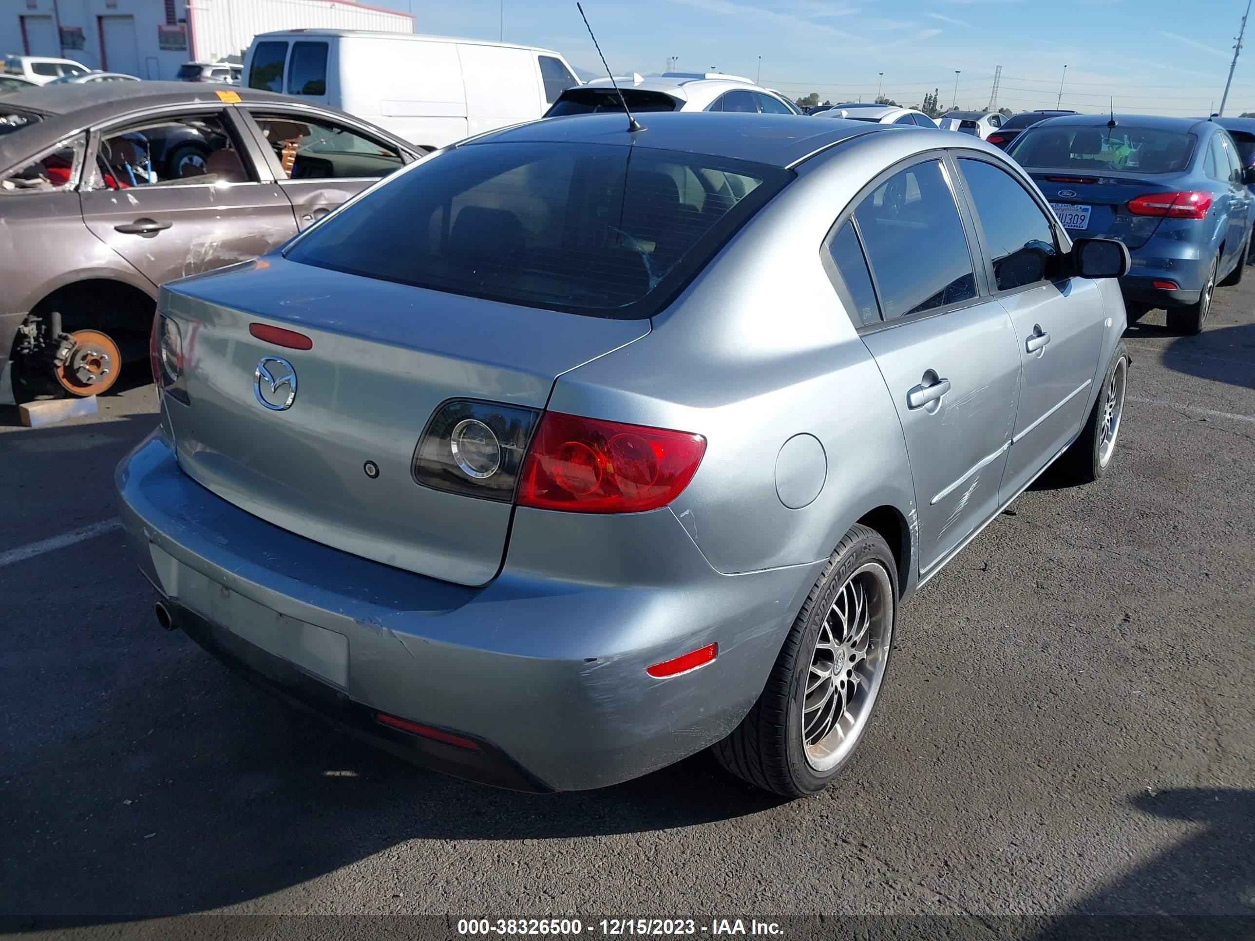 Photo 3 VIN: JM1BK12FX51281820 - MAZDA 3 