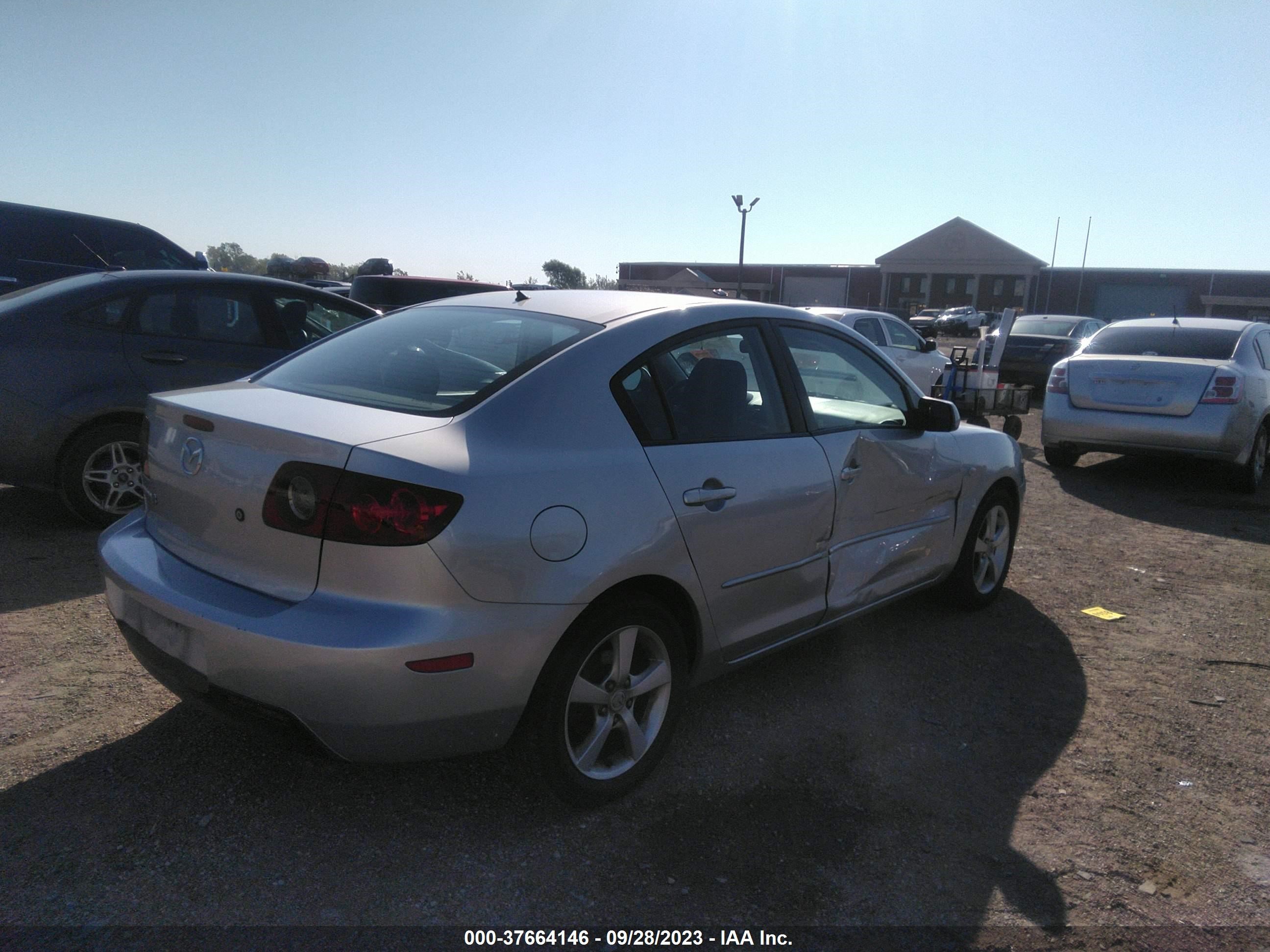 Photo 3 VIN: JM1BK12FX61418532 - MAZDA 3 