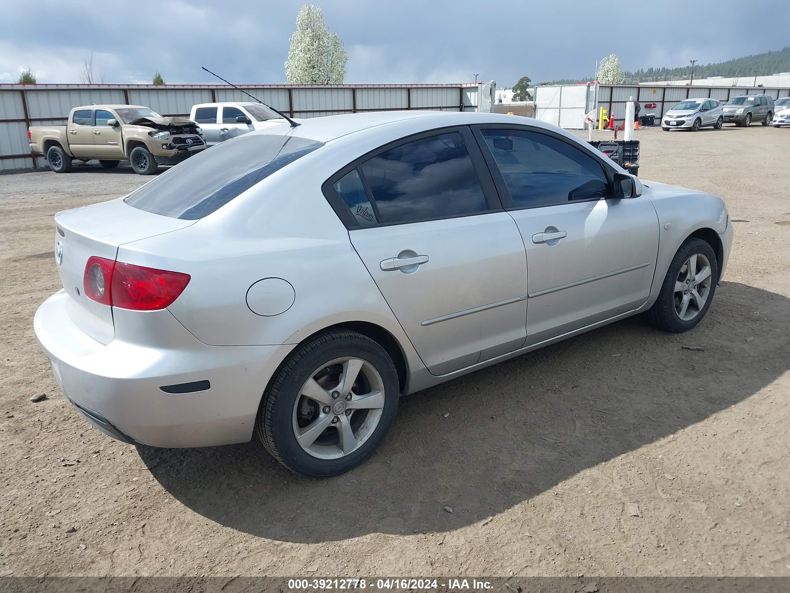 Photo 3 VIN: JM1BK12FX61486720 - MAZDA 3 