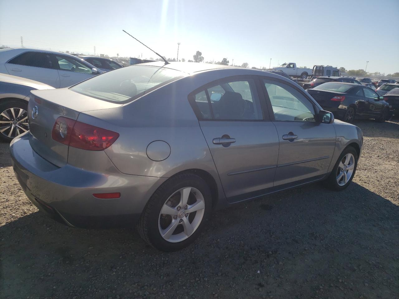 Photo 2 VIN: JM1BK12G161485433 - MAZDA 3 