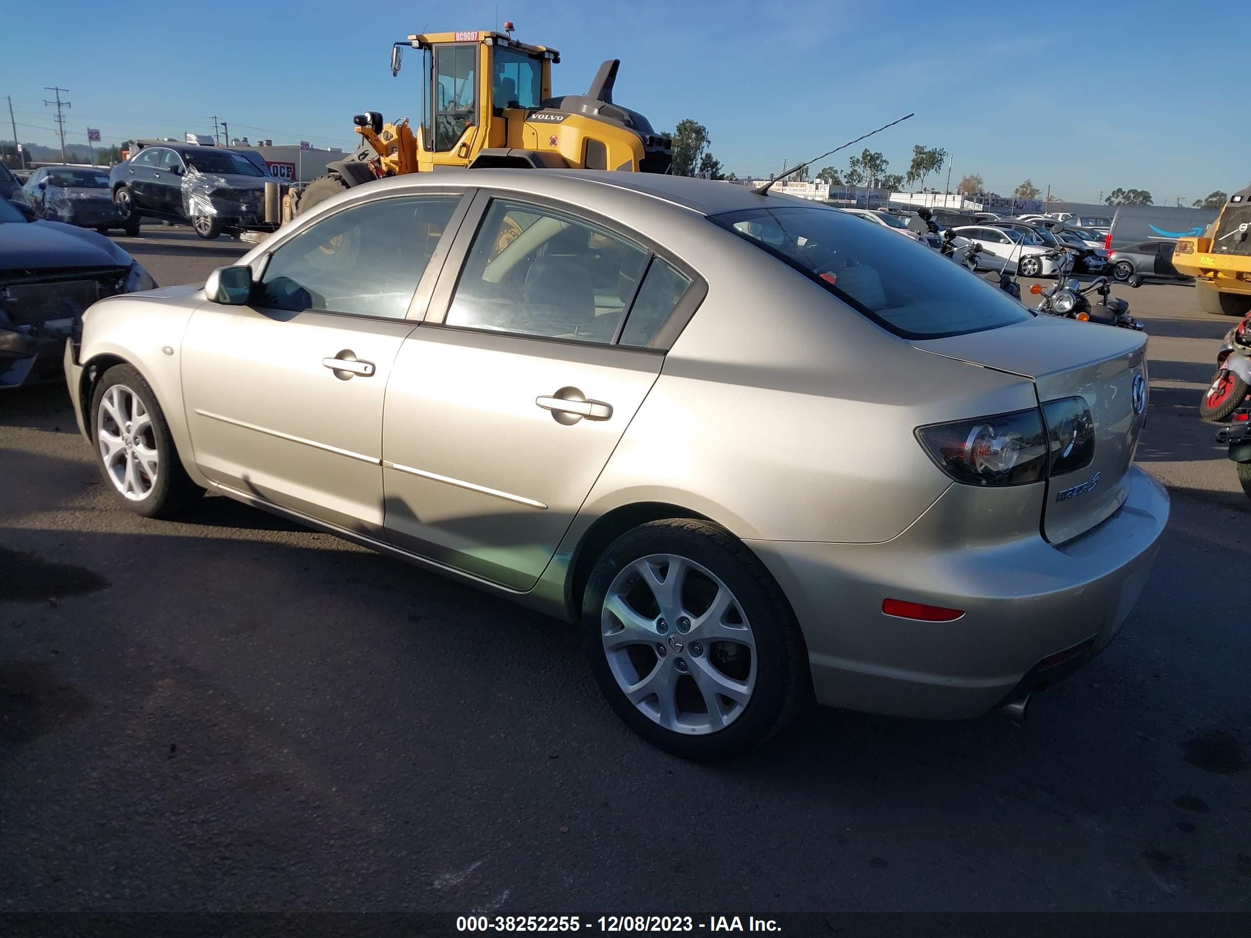 Photo 2 VIN: JM1BK12G181856805 - MAZDA 3 