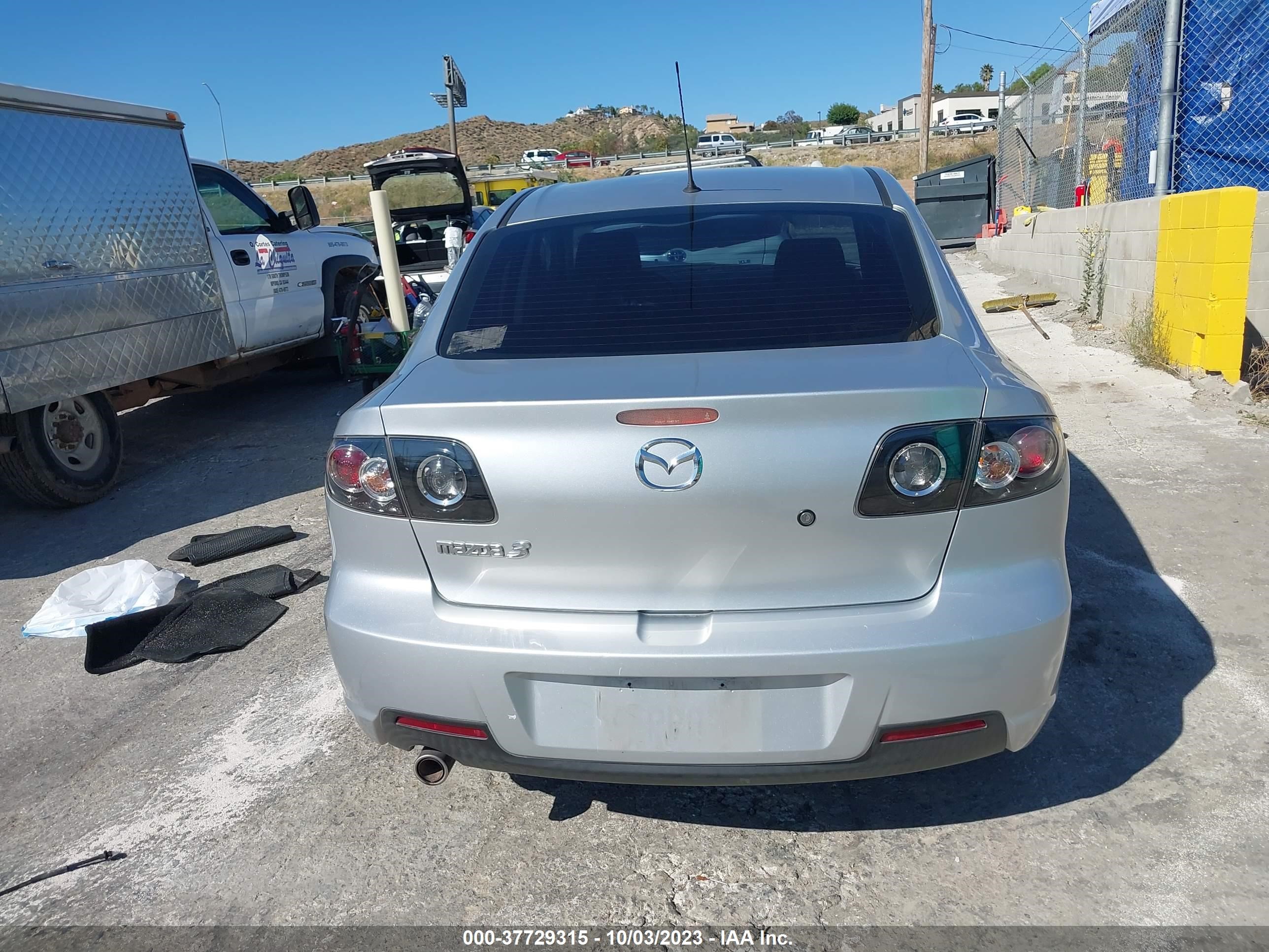 Photo 16 VIN: JM1BK12G381874352 - MAZDA 3 