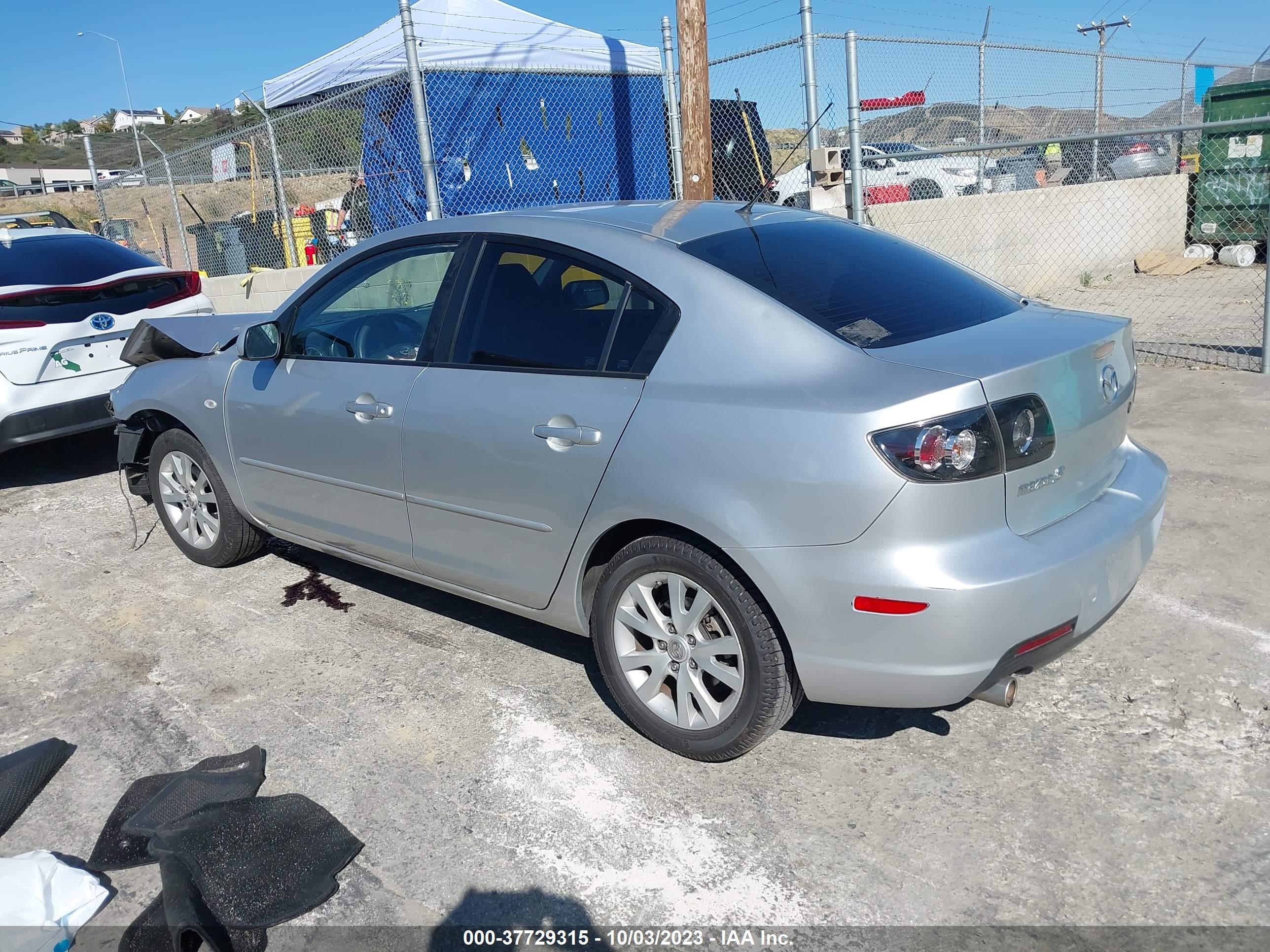 Photo 2 VIN: JM1BK12G381874352 - MAZDA 3 