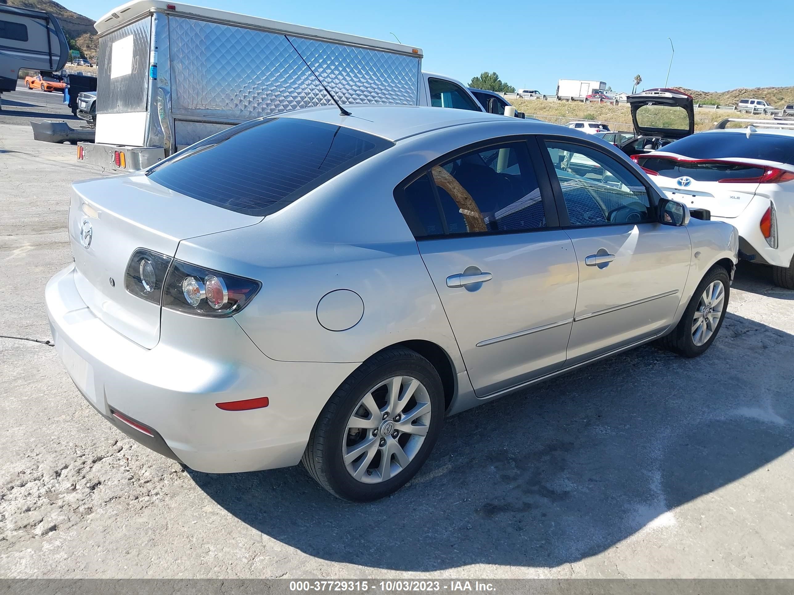 Photo 3 VIN: JM1BK12G381874352 - MAZDA 3 