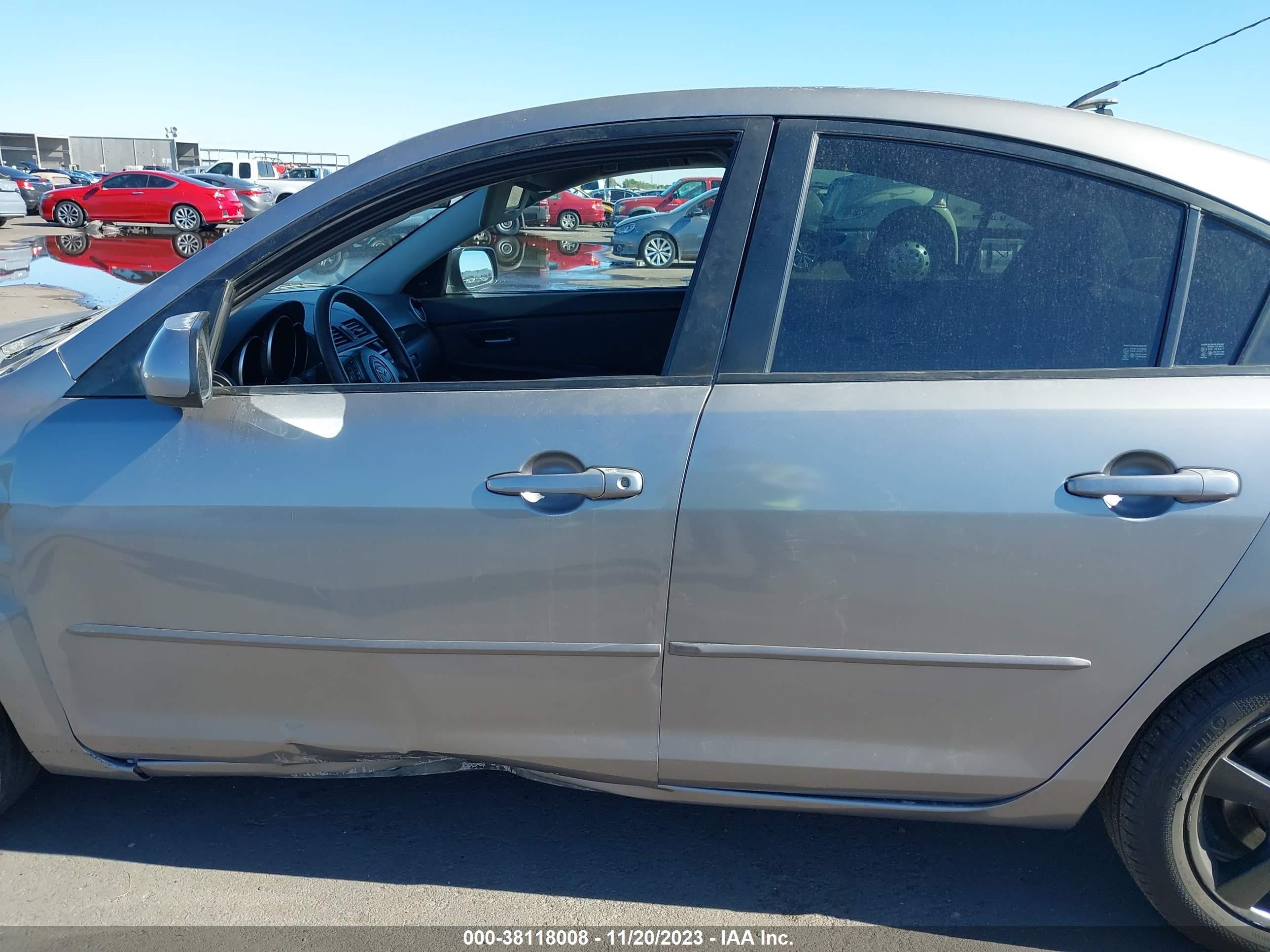 Photo 13 VIN: JM1BK12G661455635 - MAZDA 3 