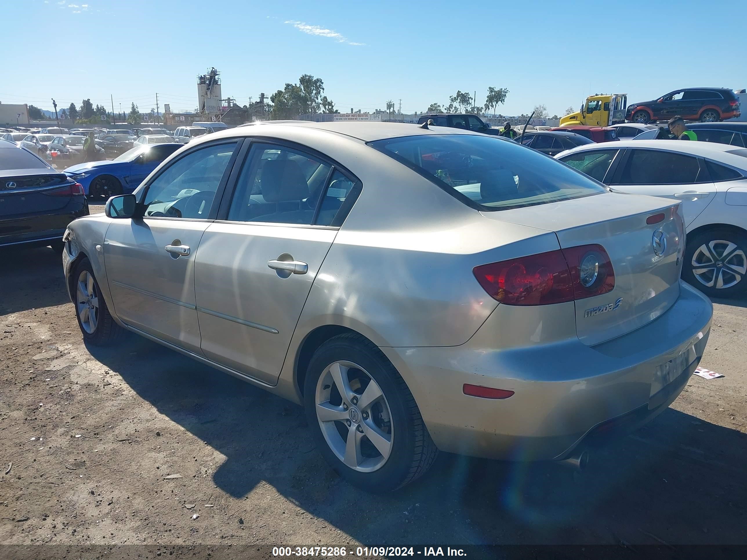 Photo 2 VIN: JM1BK12G661482737 - MAZDA 3 