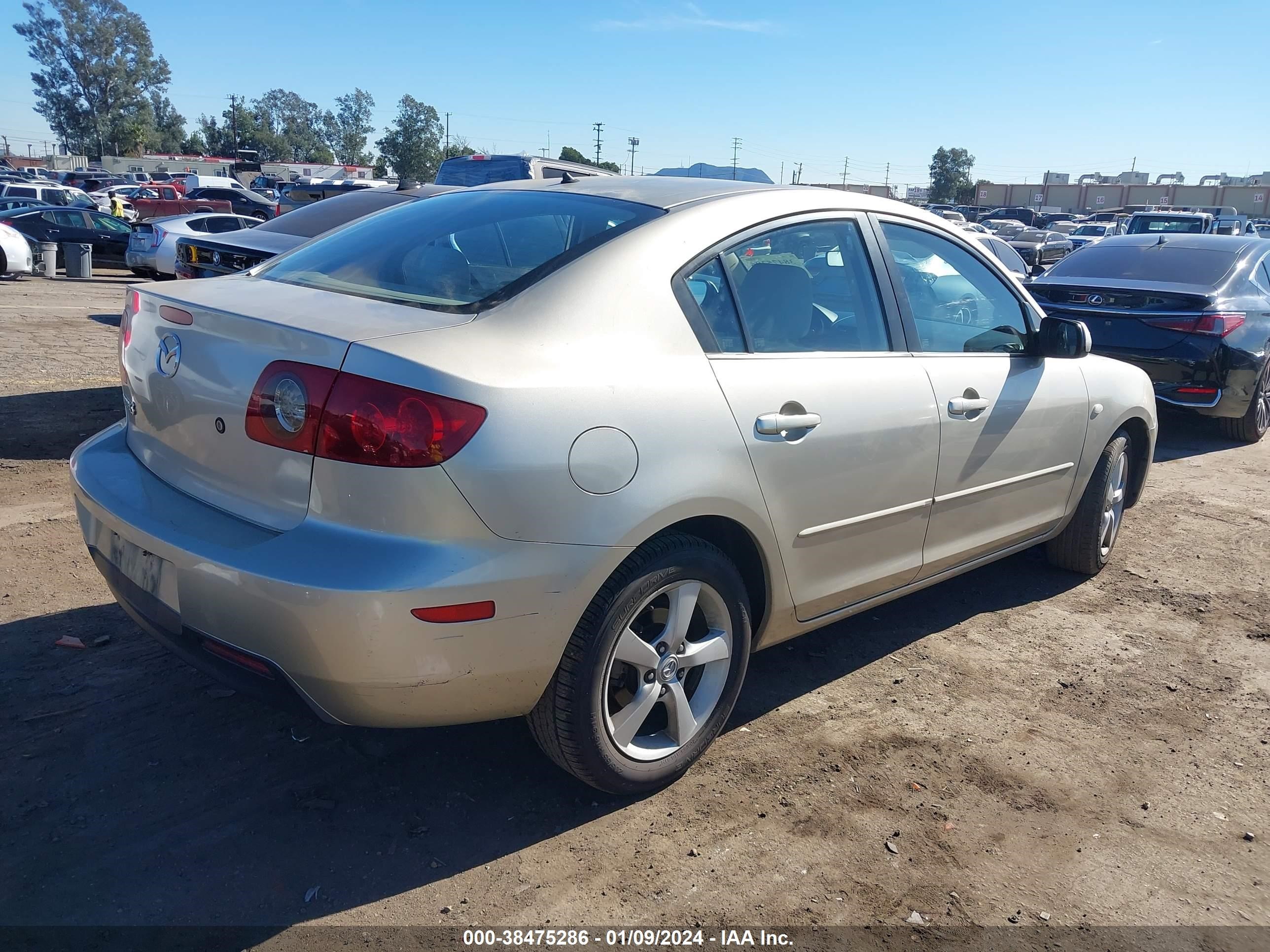 Photo 3 VIN: JM1BK12G661482737 - MAZDA 3 