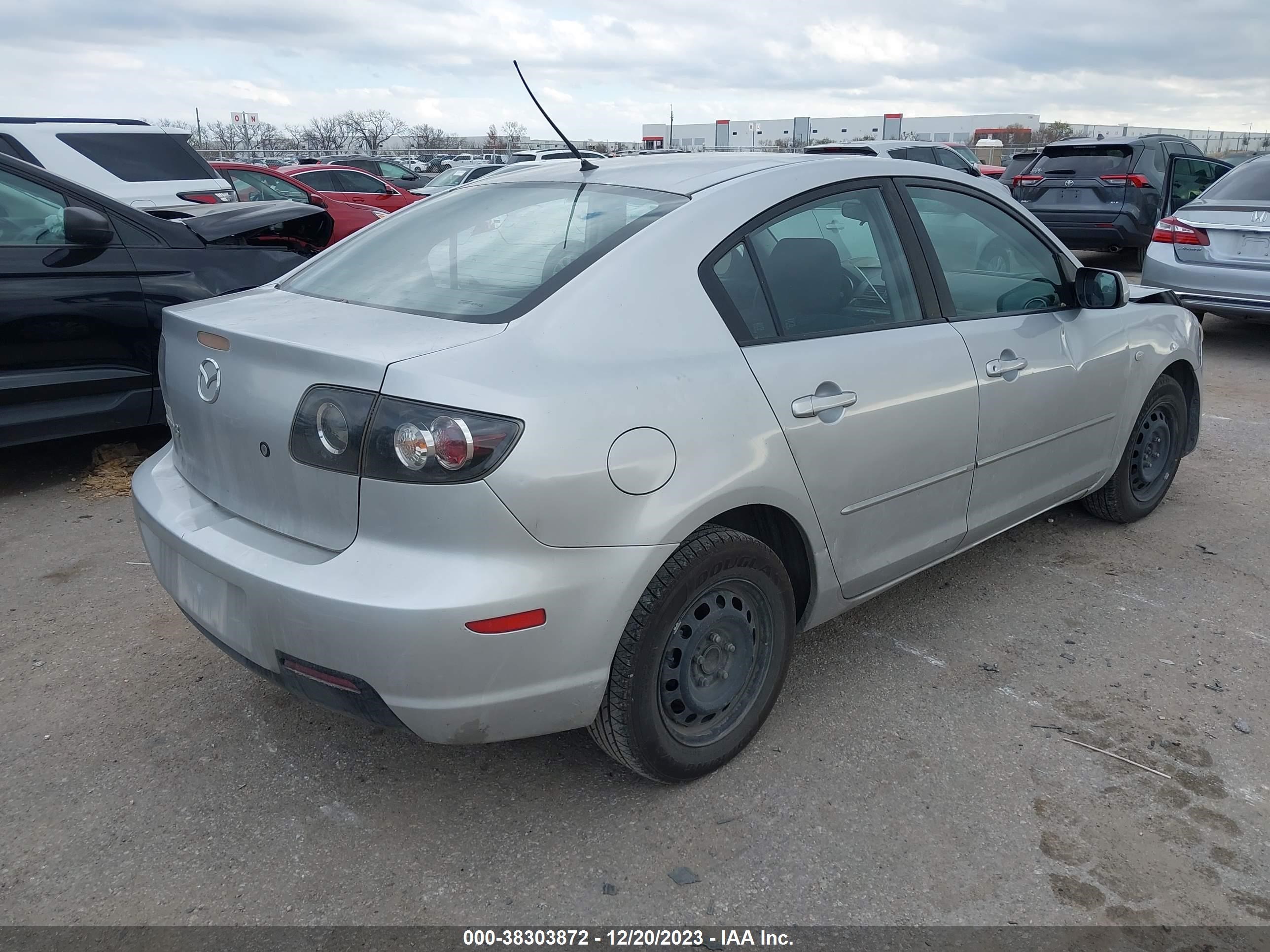 Photo 3 VIN: JM1BK12G981789127 - MAZDA 3 