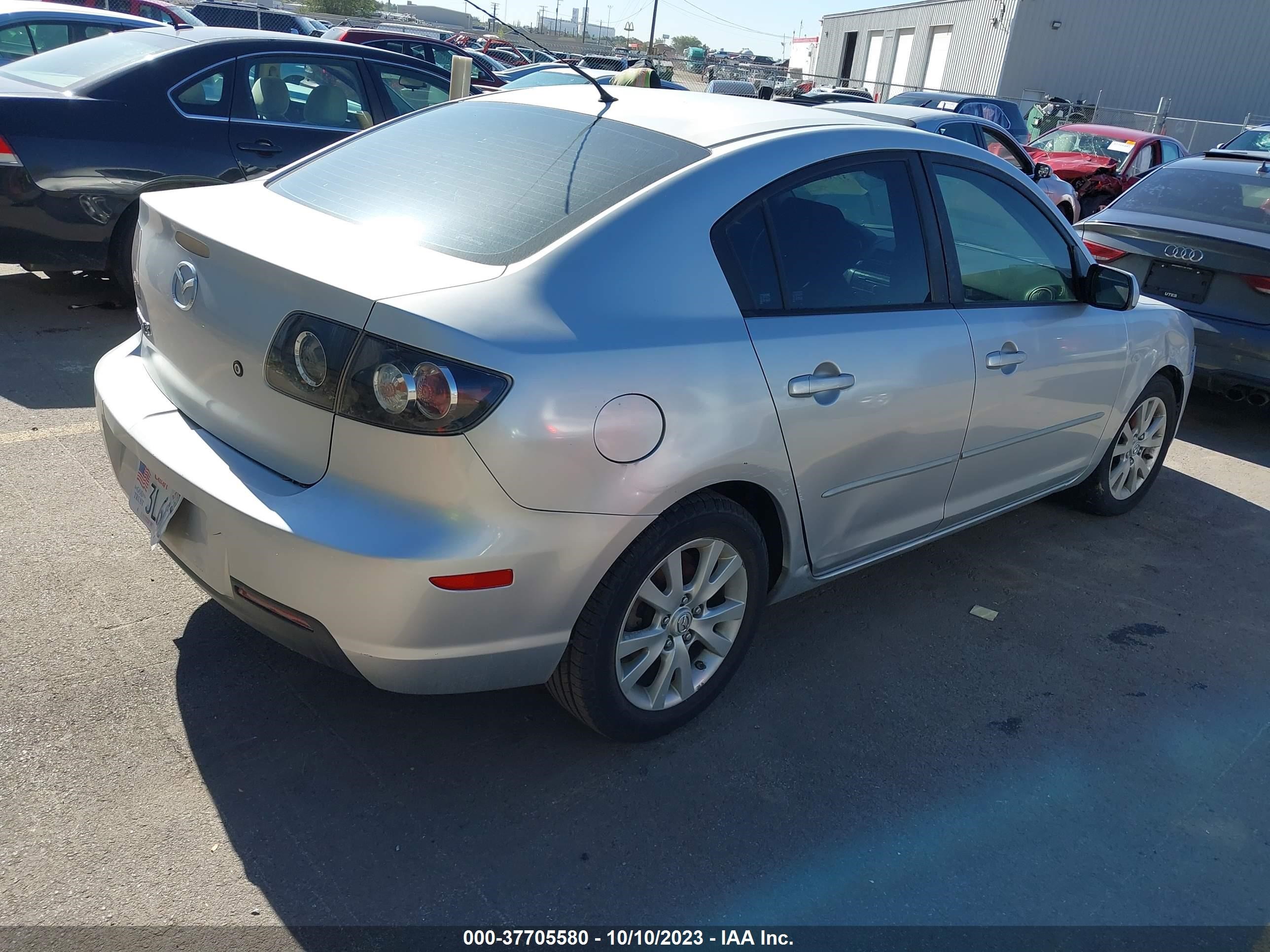 Photo 3 VIN: JM1BK12G981833336 - MAZDA 3 