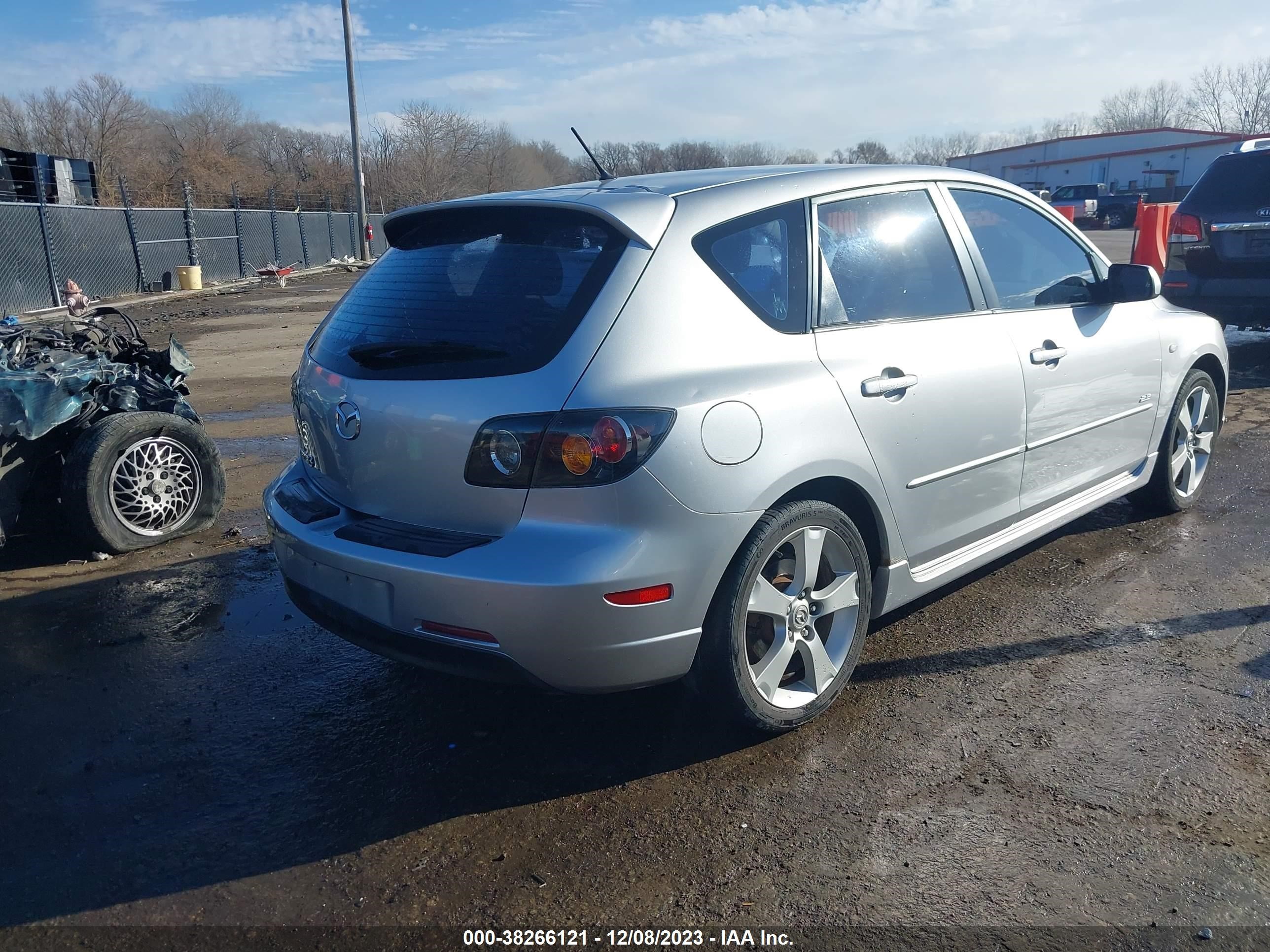 Photo 3 VIN: JM1BK143461523408 - MAZDA 3 