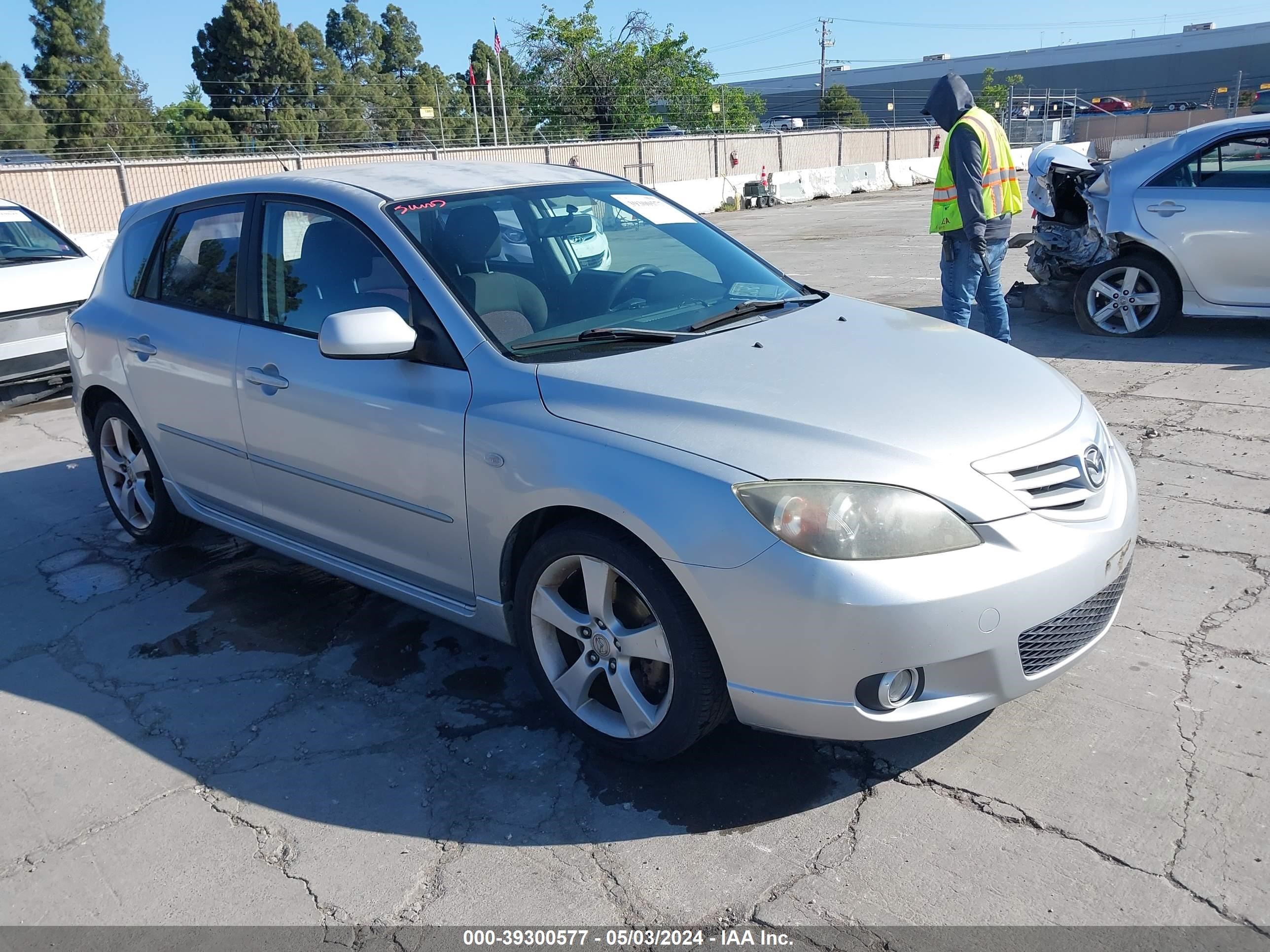 Photo 0 VIN: JM1BK143X41127514 - MAZDA 3 