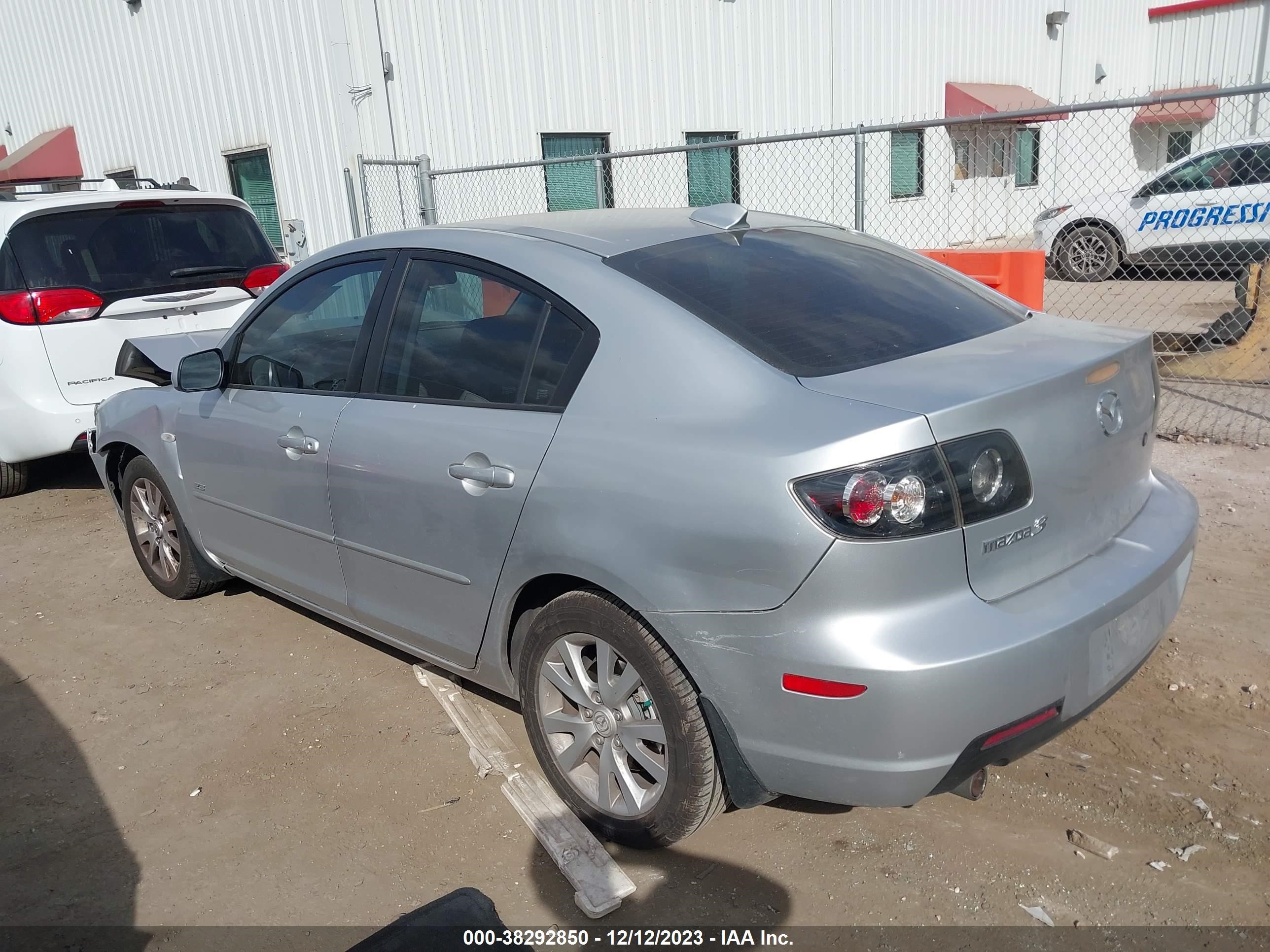 Photo 2 VIN: JM1BK323091201965 - MAZDA 3 