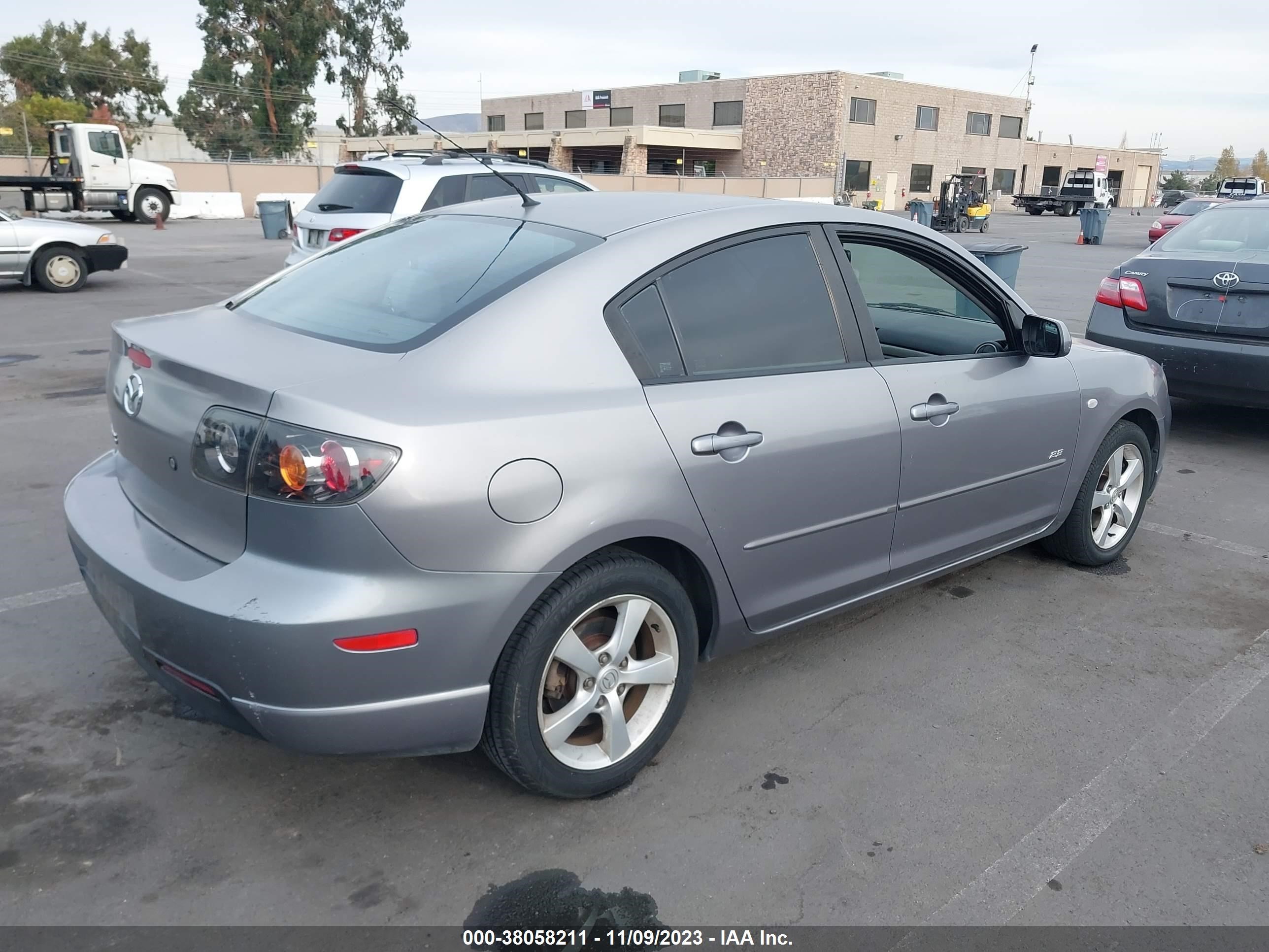 Photo 3 VIN: JM1BK323251241569 - MAZDA 3 