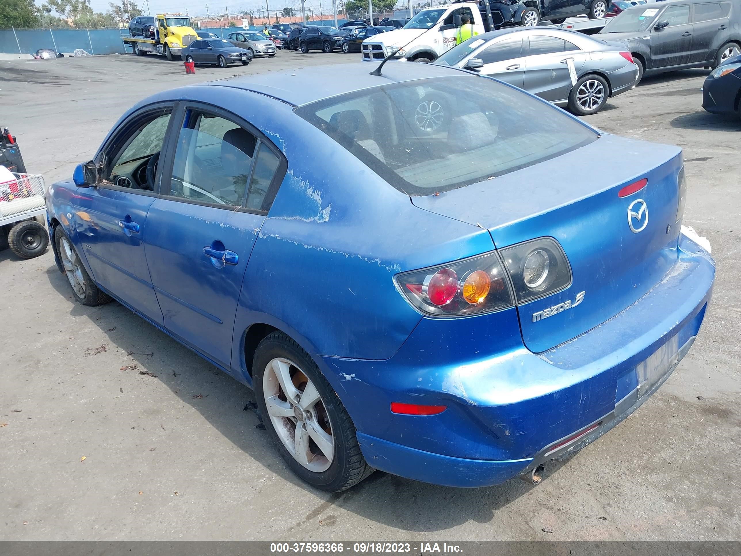 Photo 2 VIN: JM1BK323651252963 - MAZDA 3 