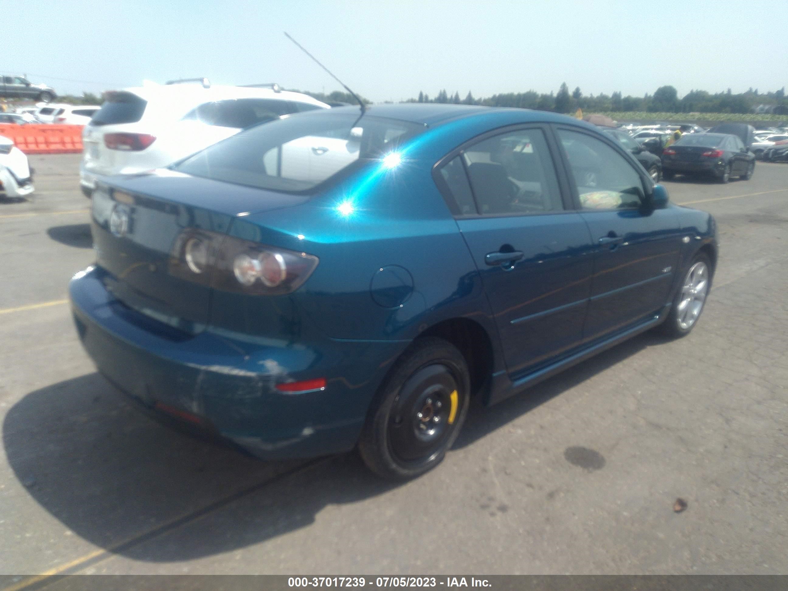 Photo 3 VIN: JM1BK323771606217 - MAZDA 3 