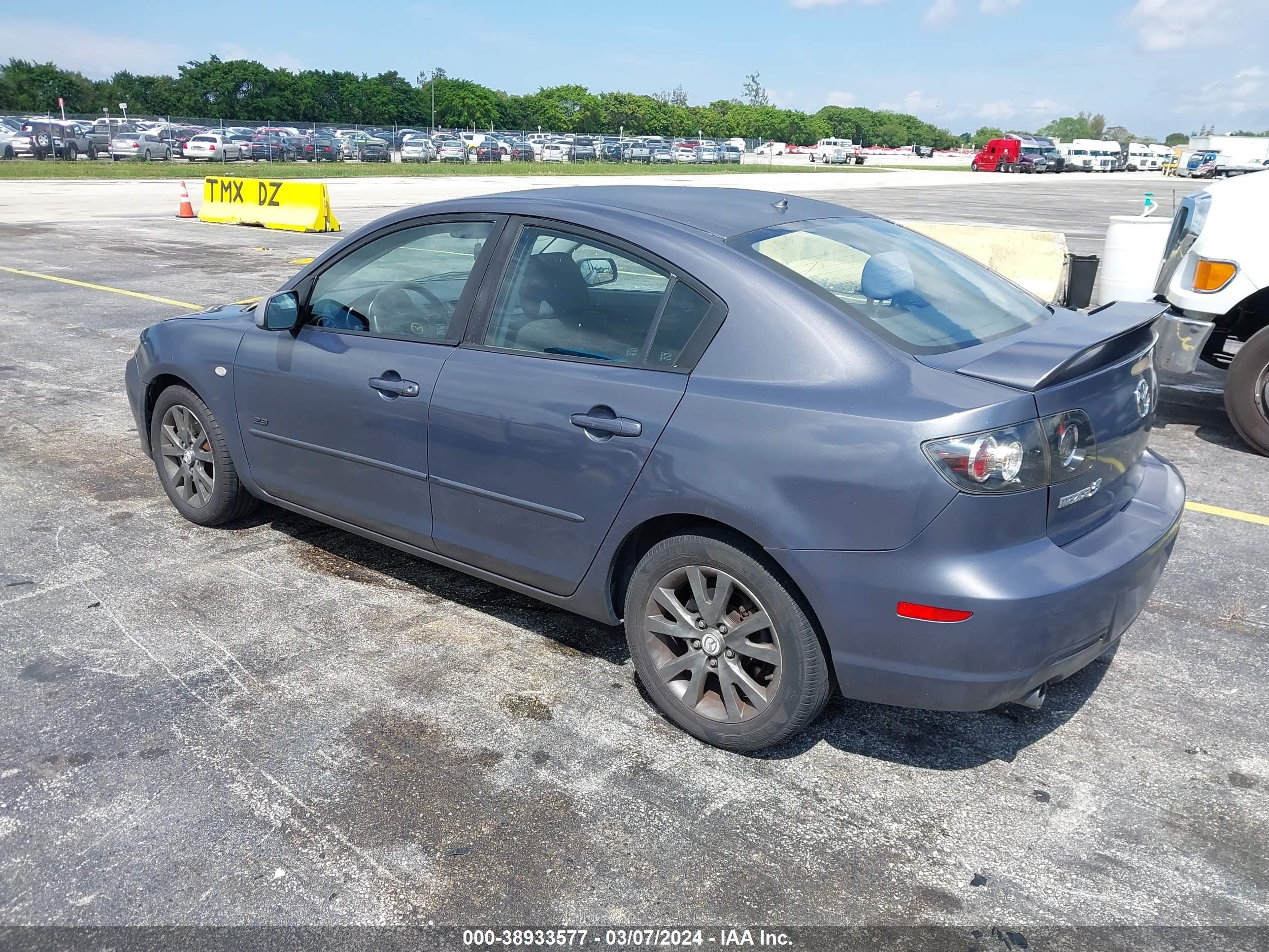 Photo 2 VIN: JM1BK323971663079 - MAZDA 3 