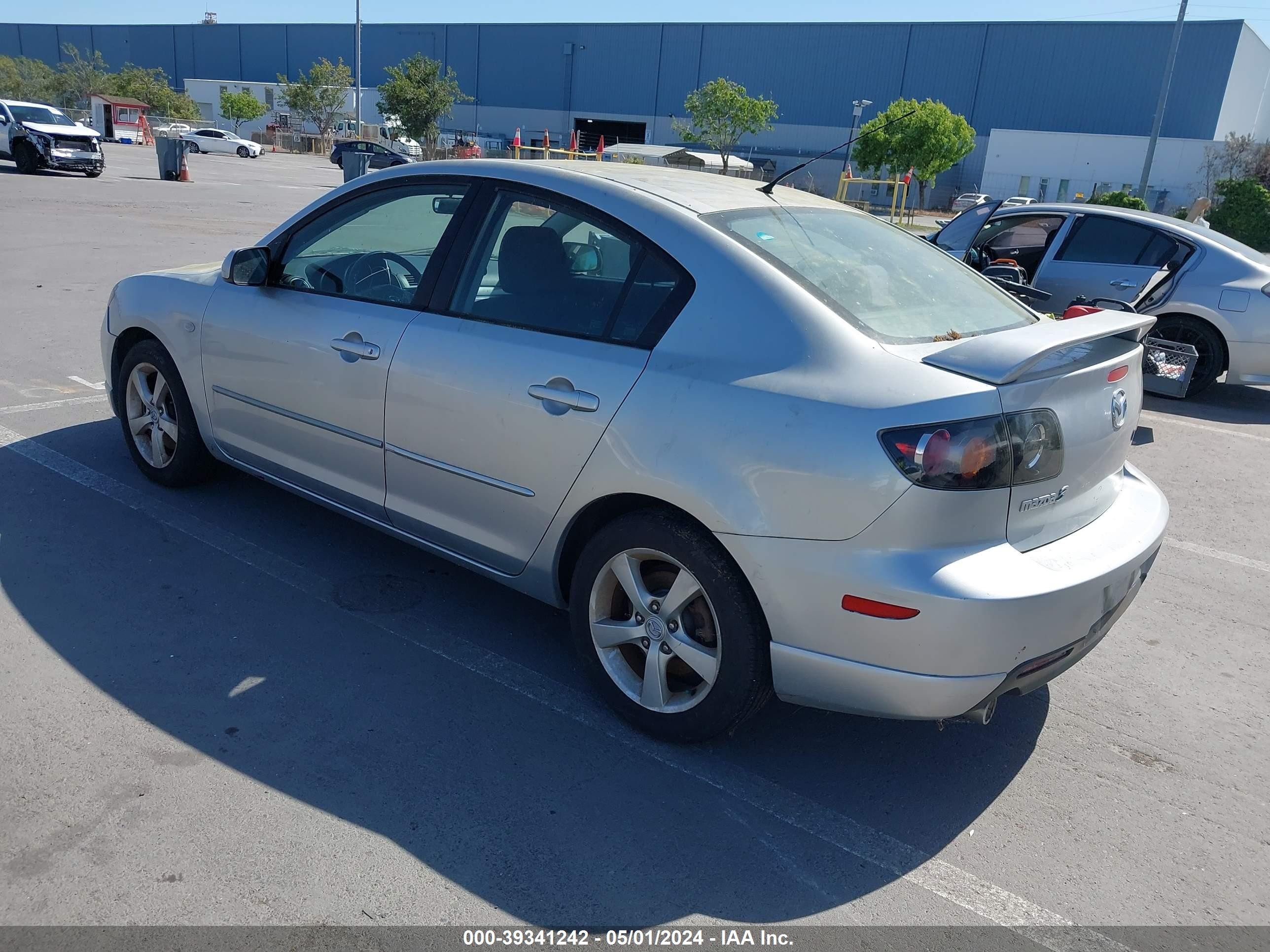 Photo 2 VIN: JM1BK323X51326675 - MAZDA 3 