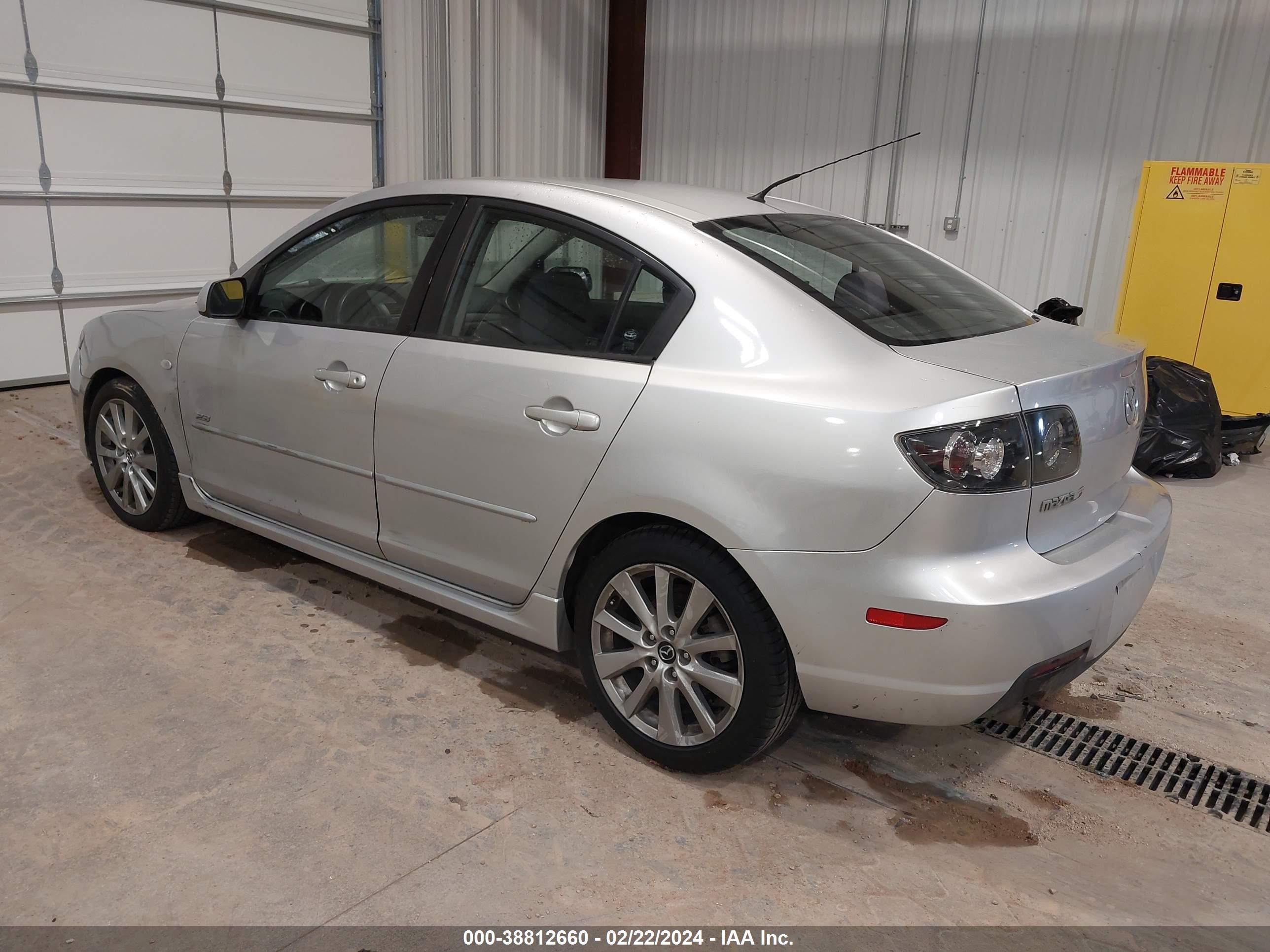 Photo 2 VIN: JM1BK324281808389 - MAZDA 3 