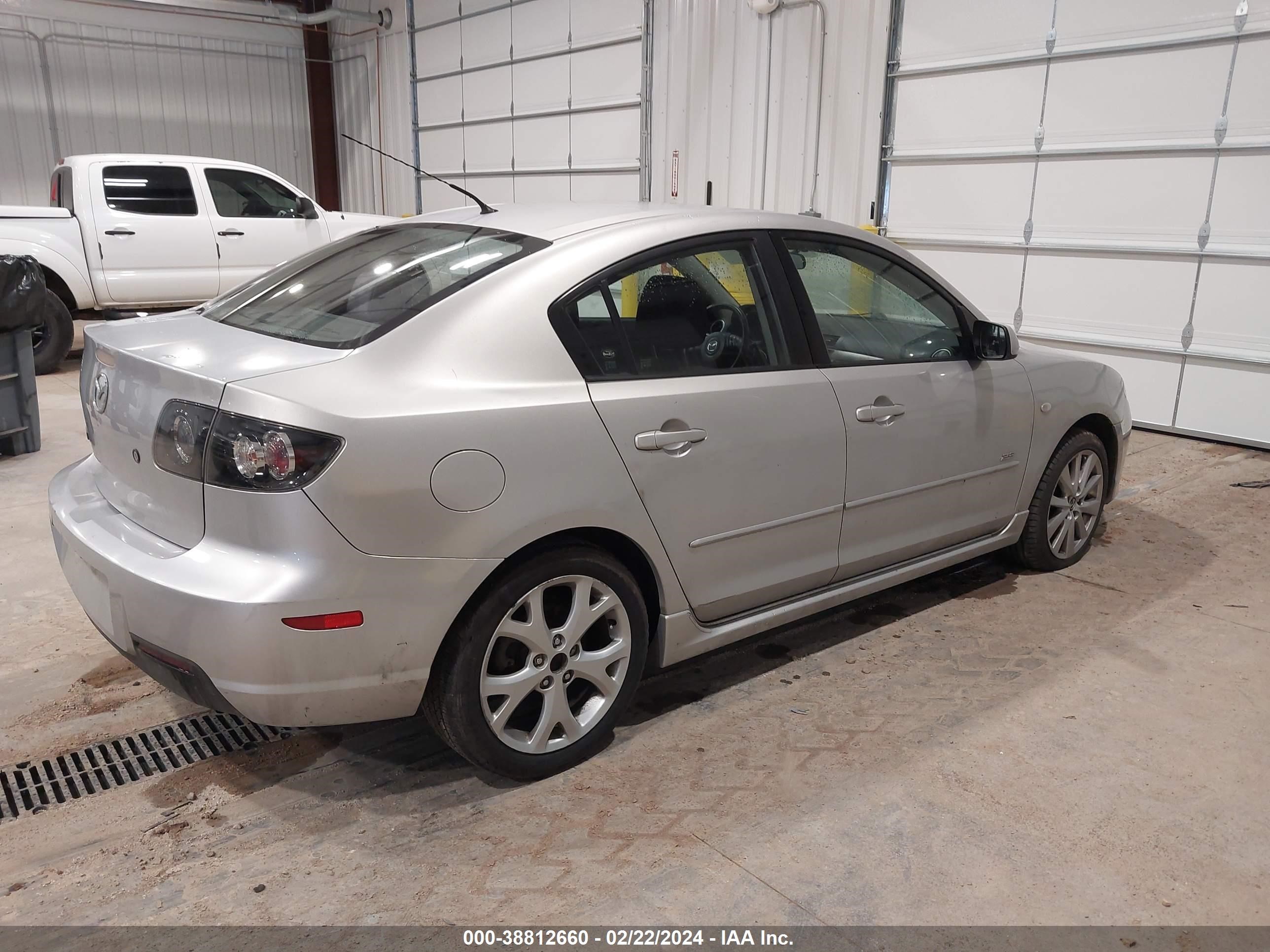 Photo 3 VIN: JM1BK324281808389 - MAZDA 3 