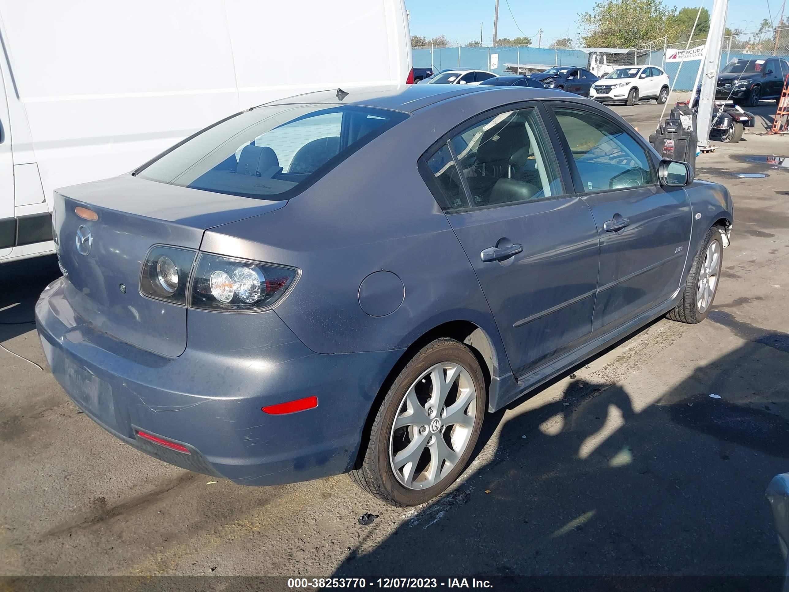 Photo 3 VIN: JM1BK324X81825845 - MAZDA 3 