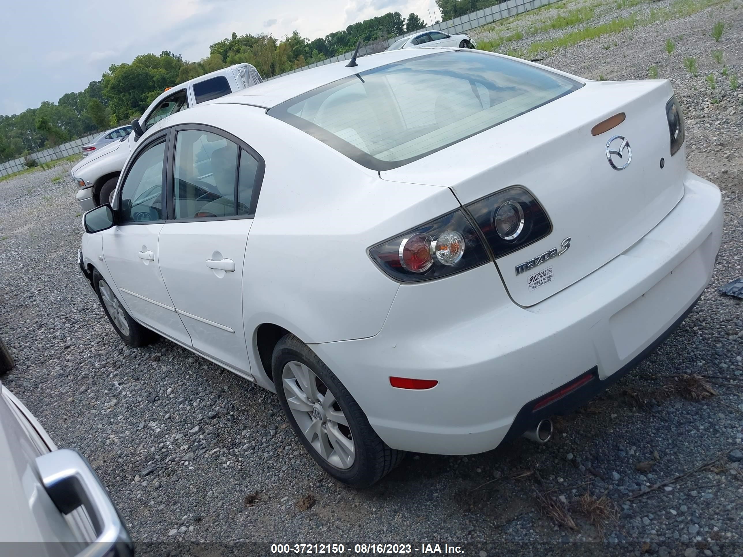 Photo 2 VIN: JM1BK32F071689712 - MAZDA 3 