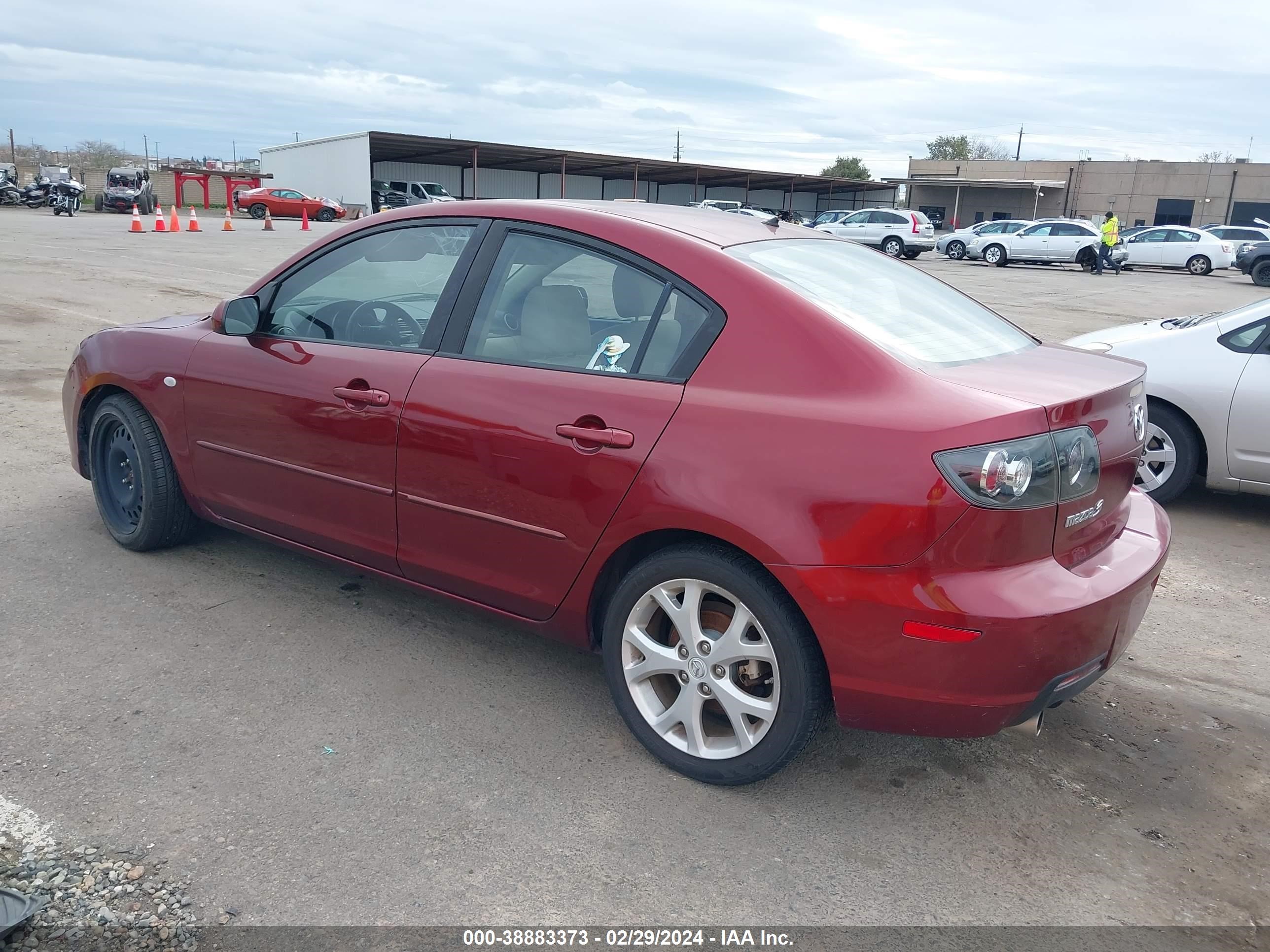 Photo 2 VIN: JM1BK32F181186675 - MAZDA 3 