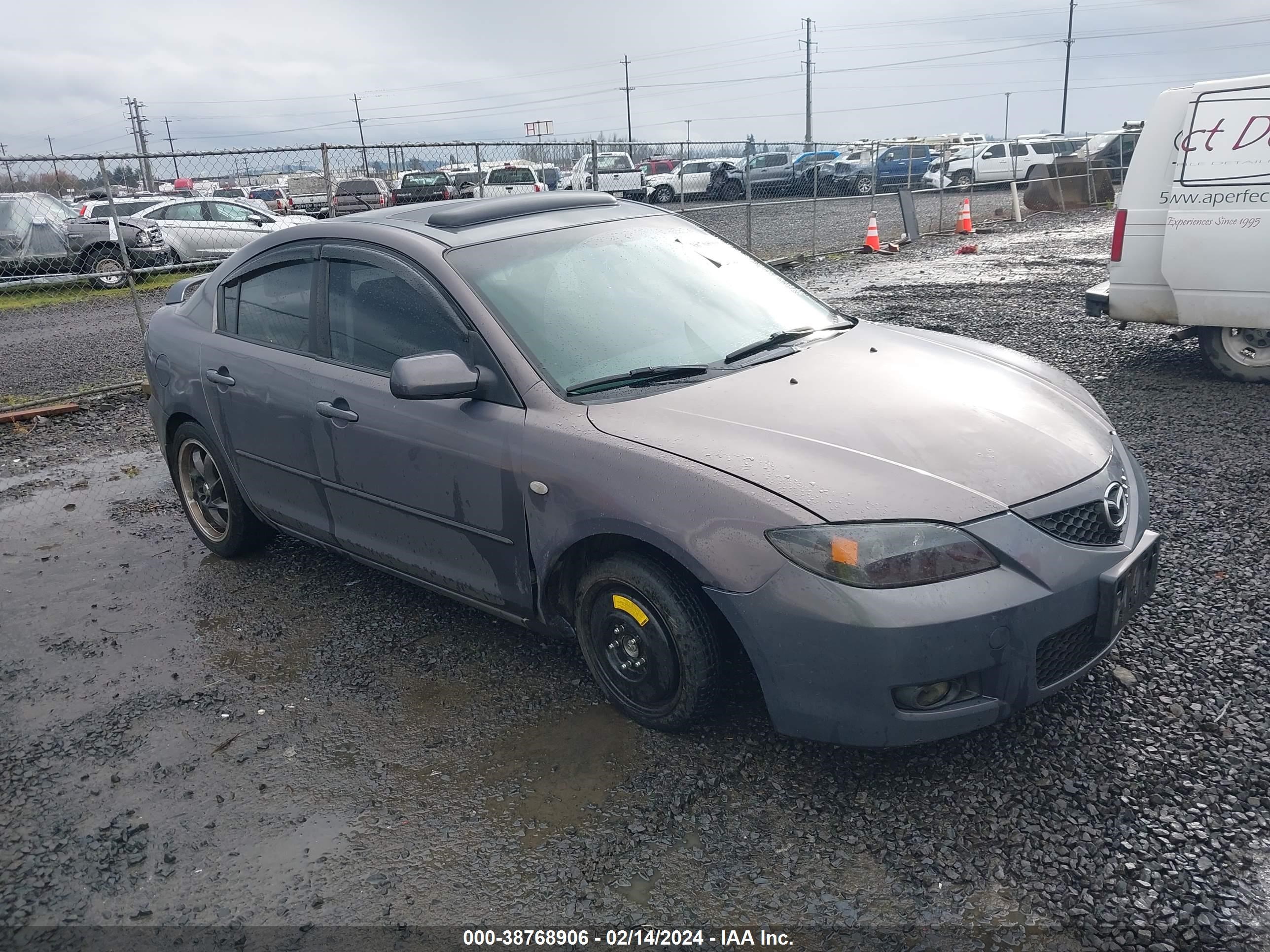 Photo 0 VIN: JM1BK32F281151563 - MAZDA 3 