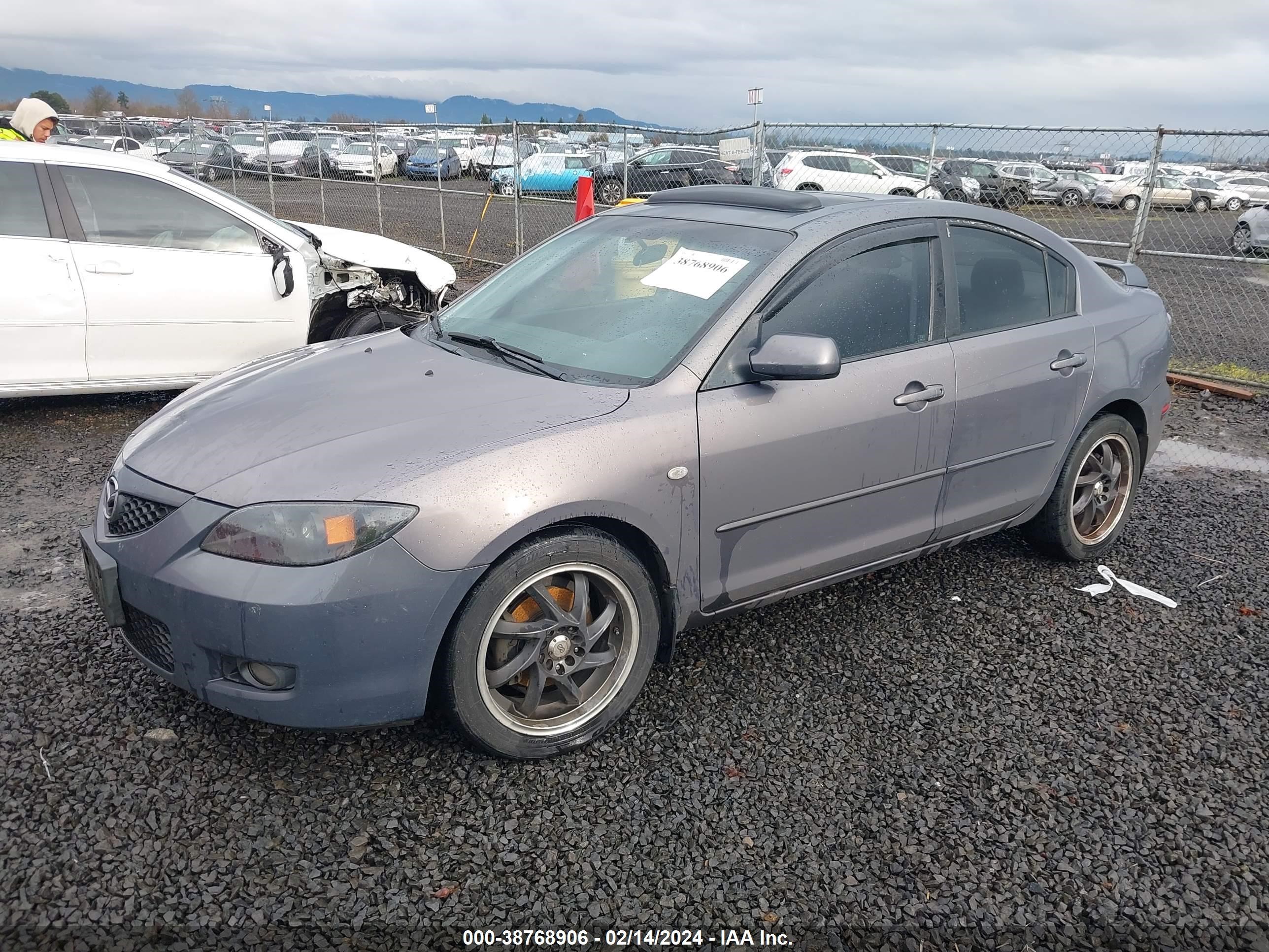 Photo 1 VIN: JM1BK32F281151563 - MAZDA 3 