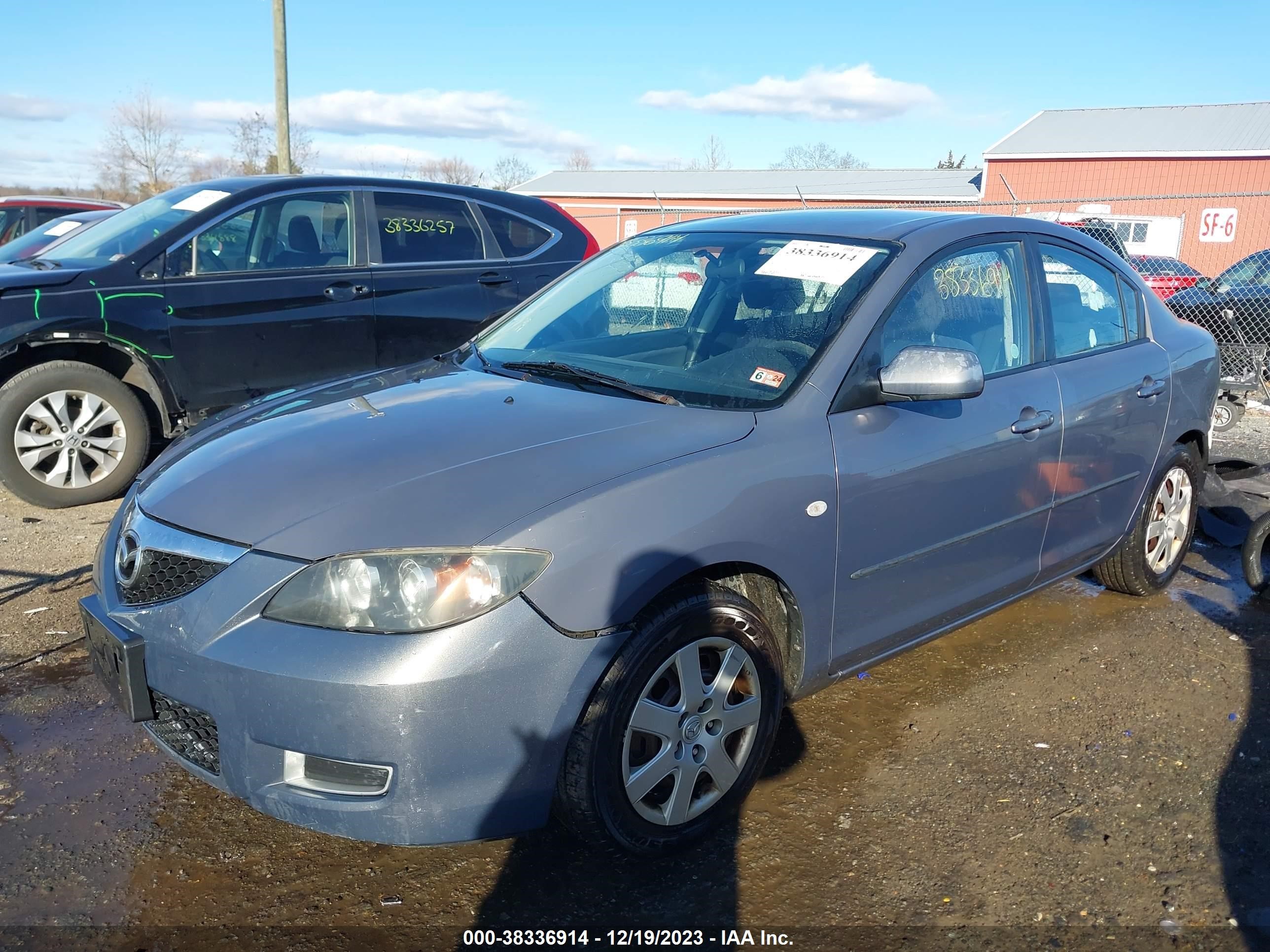 Photo 1 VIN: JM1BK32F281176897 - MAZDA 3 