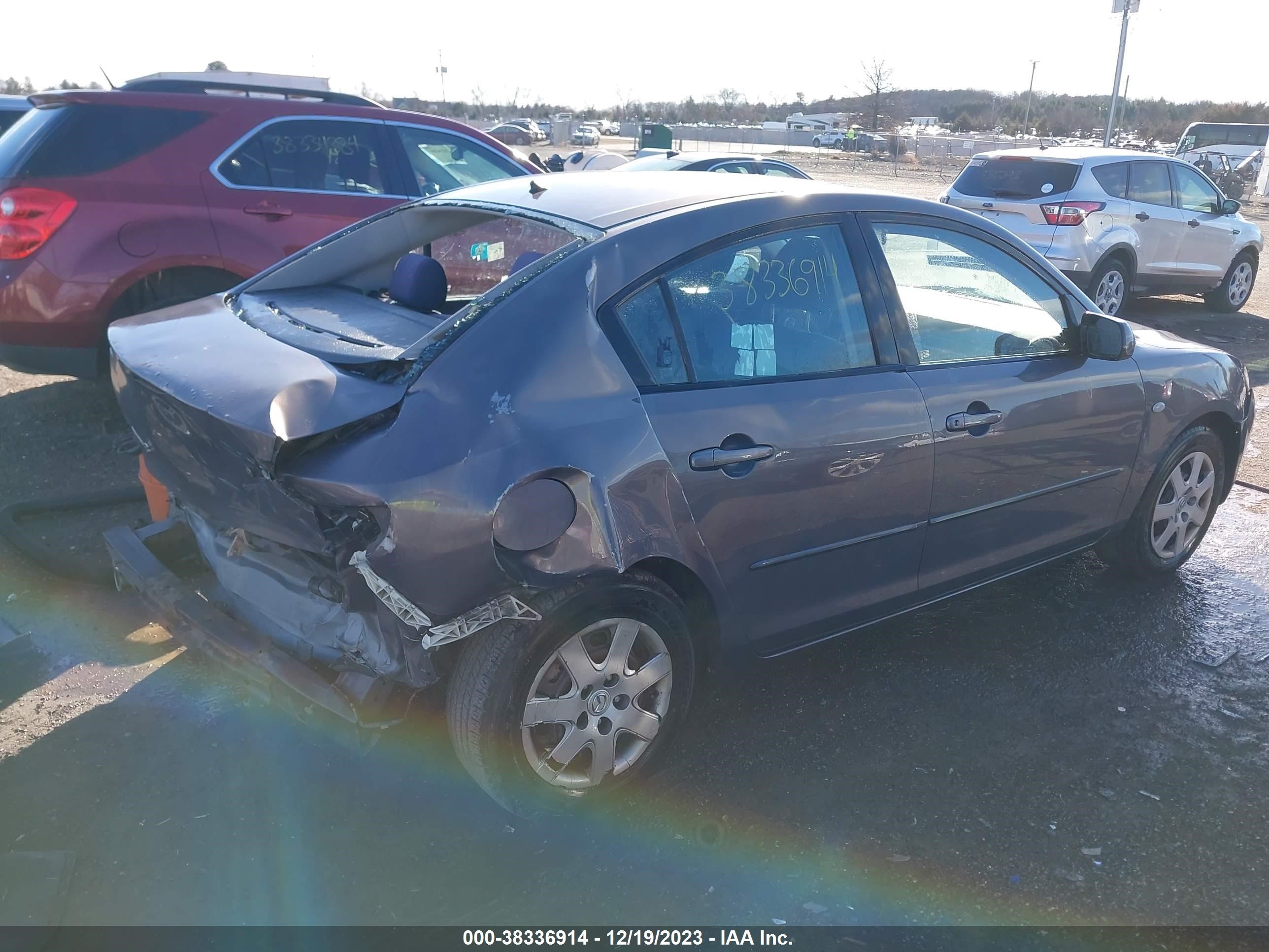 Photo 3 VIN: JM1BK32F281176897 - MAZDA 3 