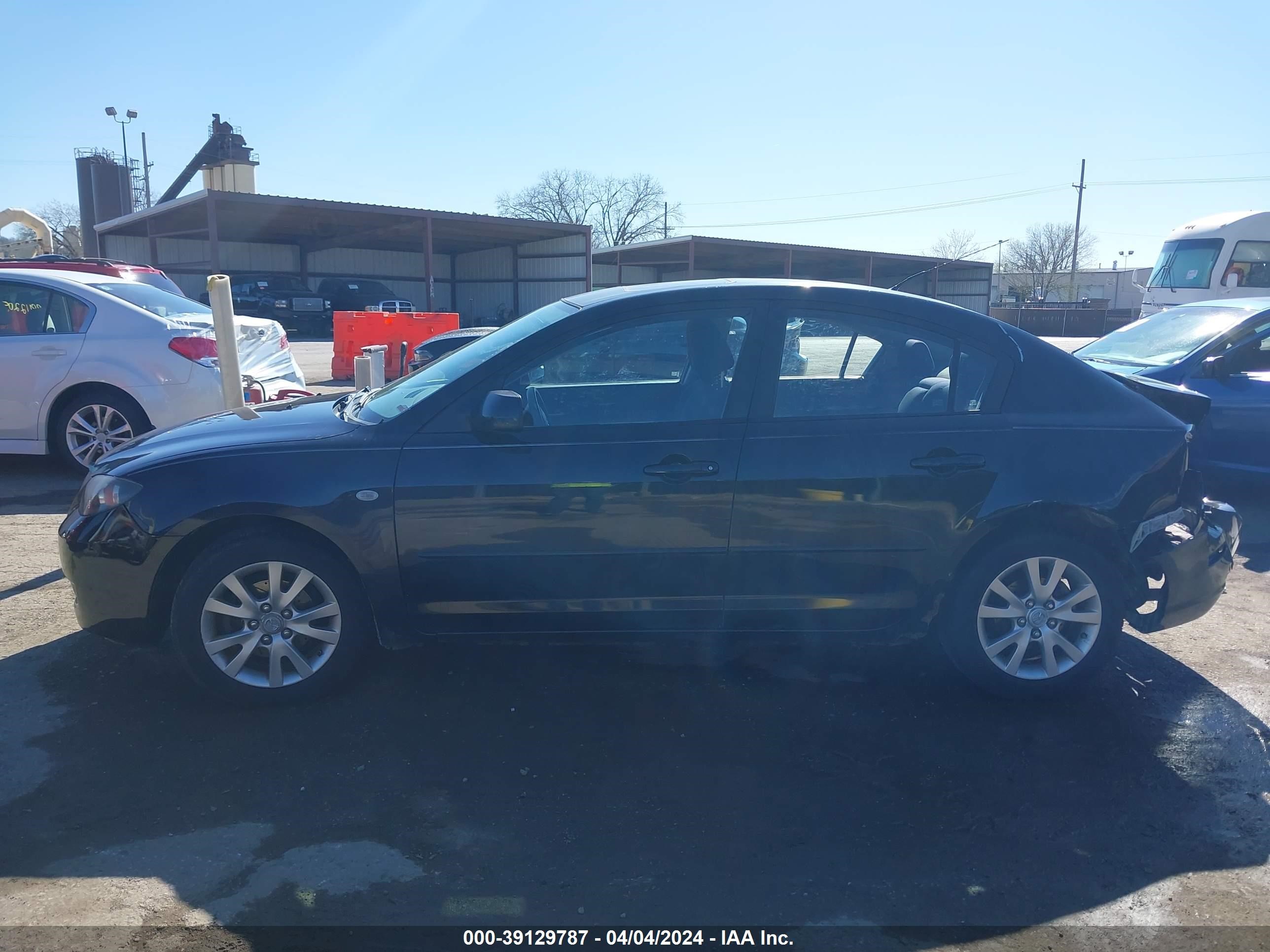 Photo 13 VIN: JM1BK32F281860641 - MAZDA 3 