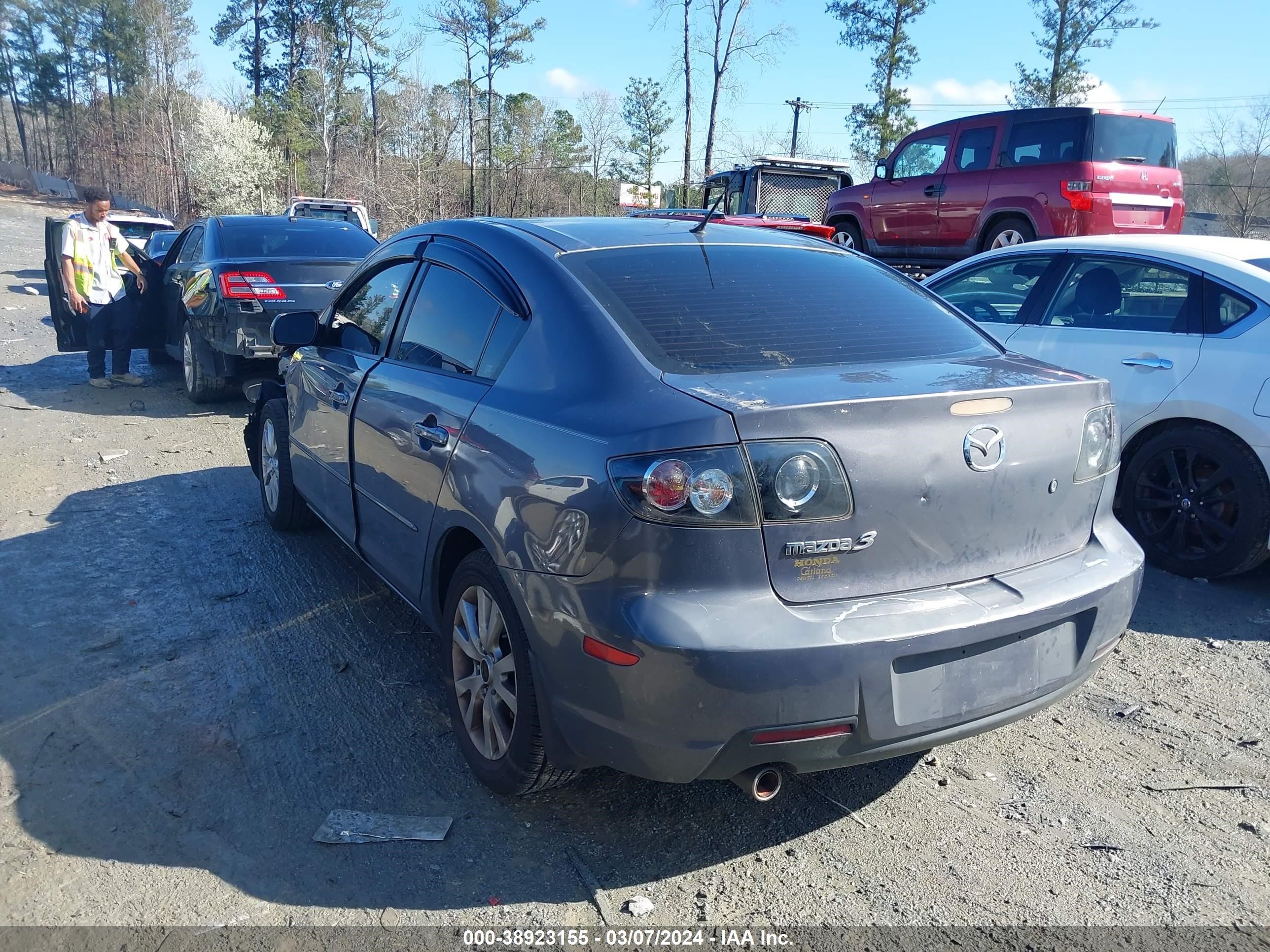 Photo 2 VIN: JM1BK32F381786470 - MAZDA 3 