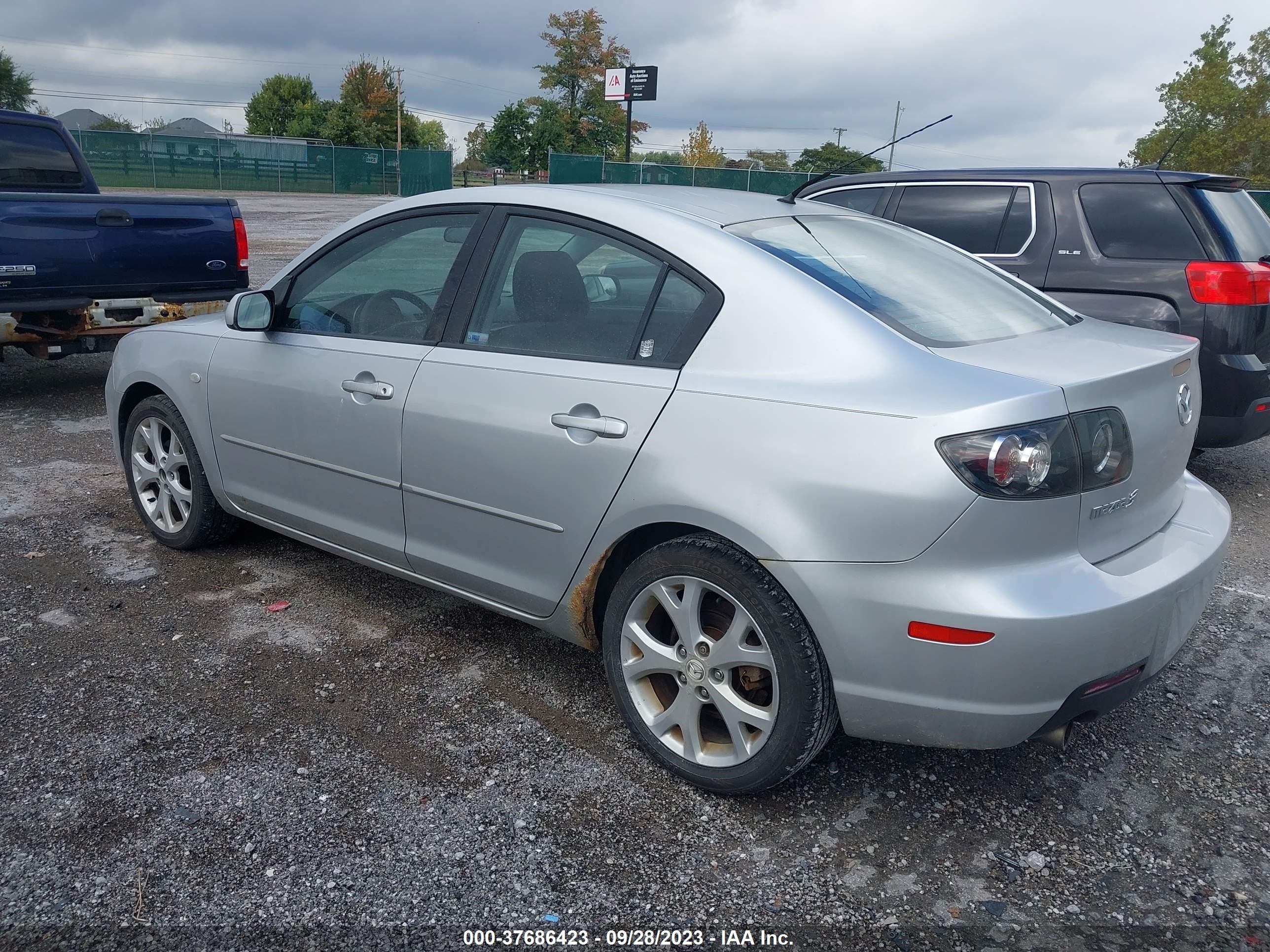 Photo 2 VIN: JM1BK32F481172527 - MAZDA 3 