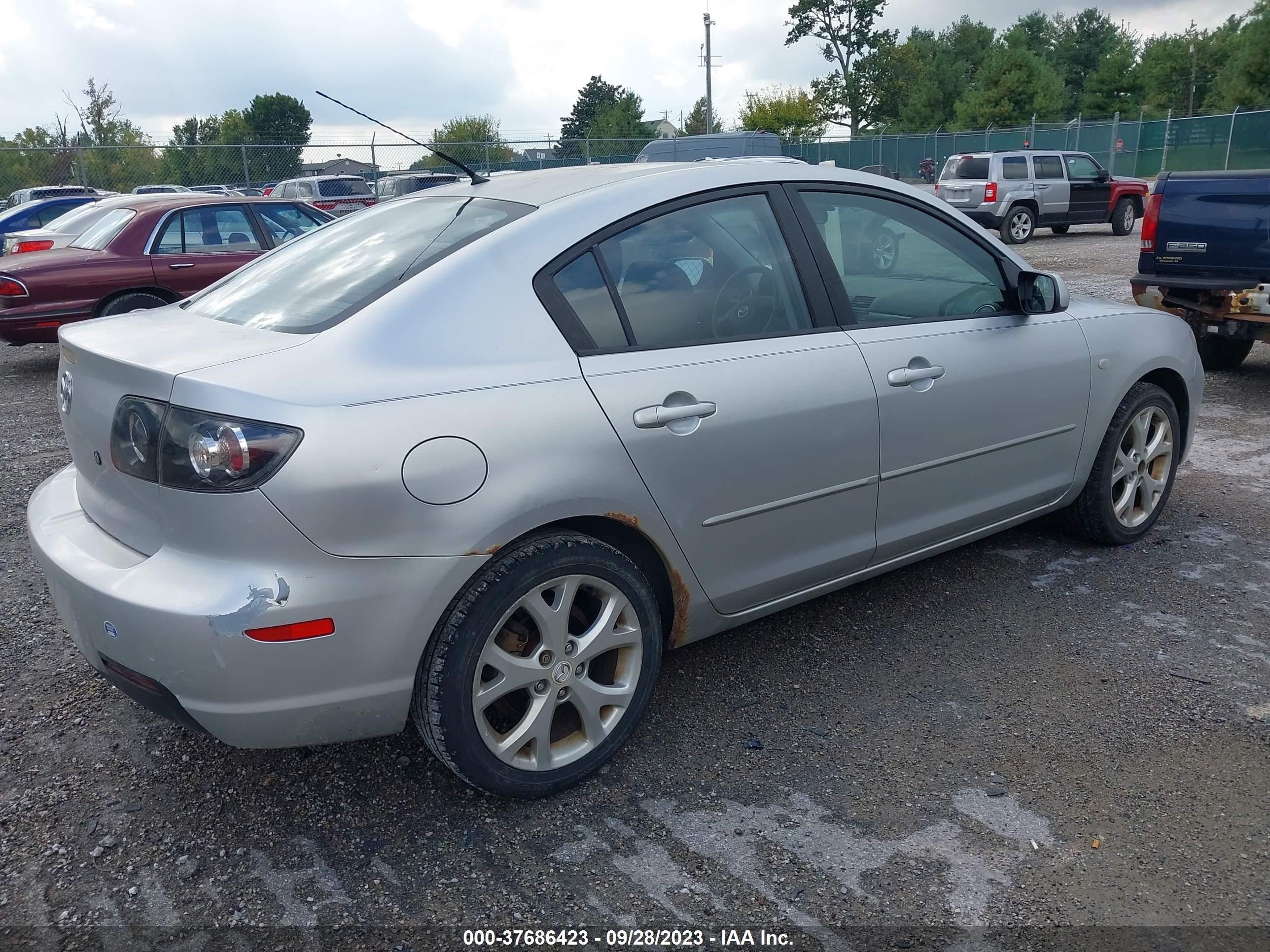 Photo 3 VIN: JM1BK32F481172527 - MAZDA 3 