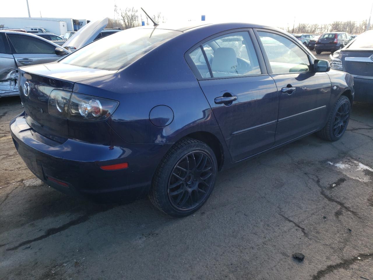 Photo 2 VIN: JM1BK32F581105578 - MAZDA 3 