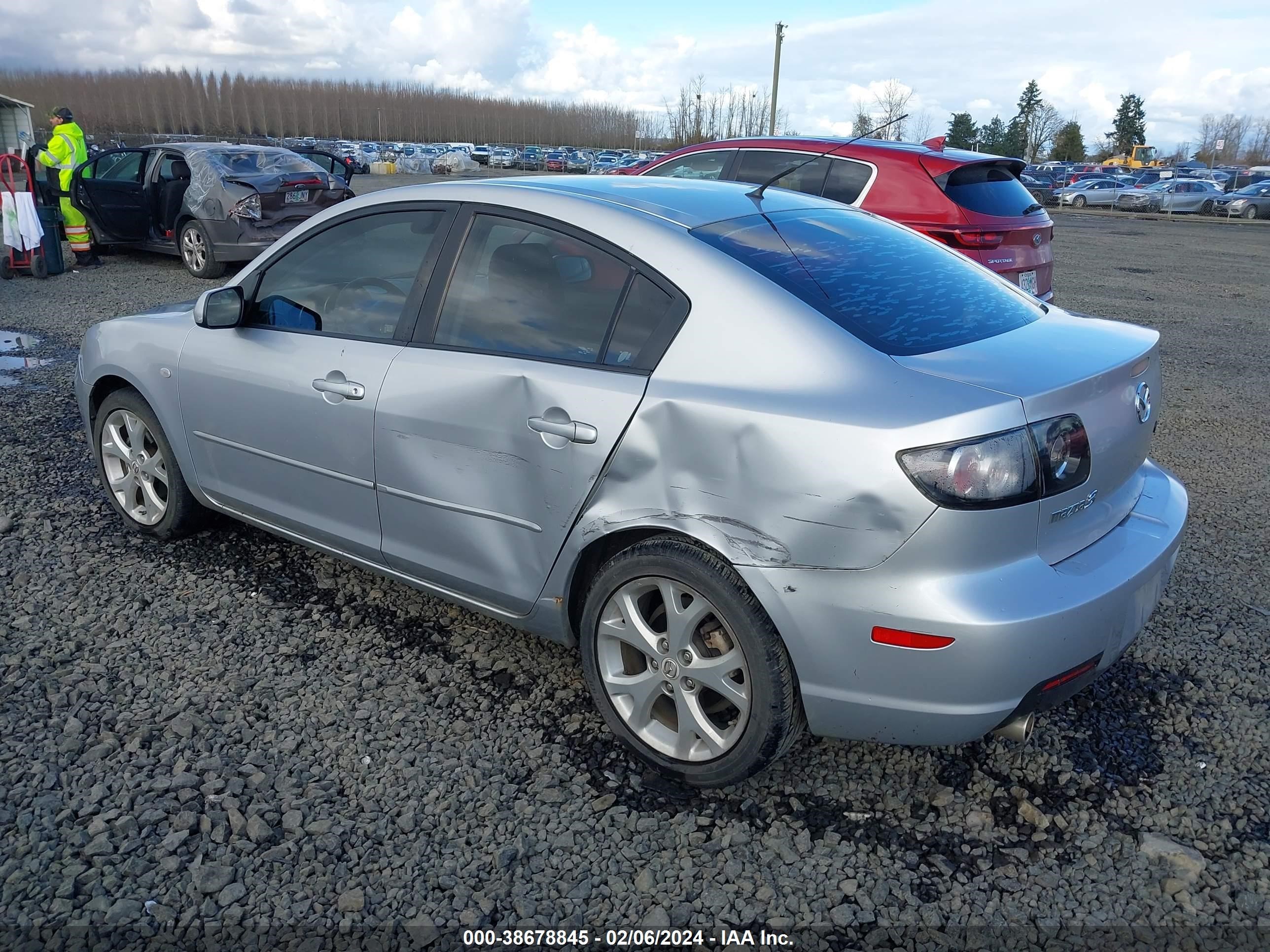 Photo 2 VIN: JM1BK32F581165909 - MAZDA 3 