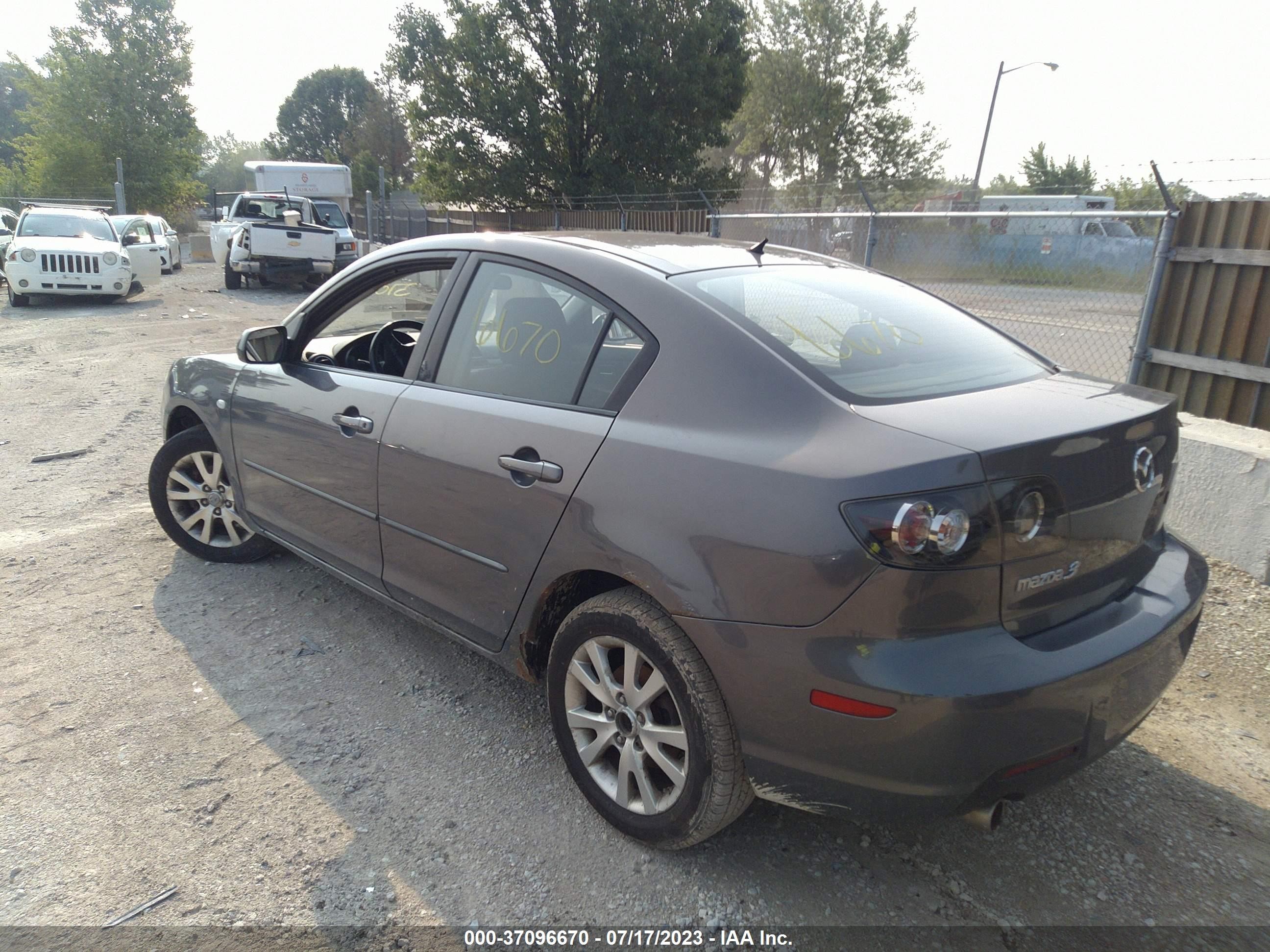 Photo 2 VIN: JM1BK32F871666601 - MAZDA 3 