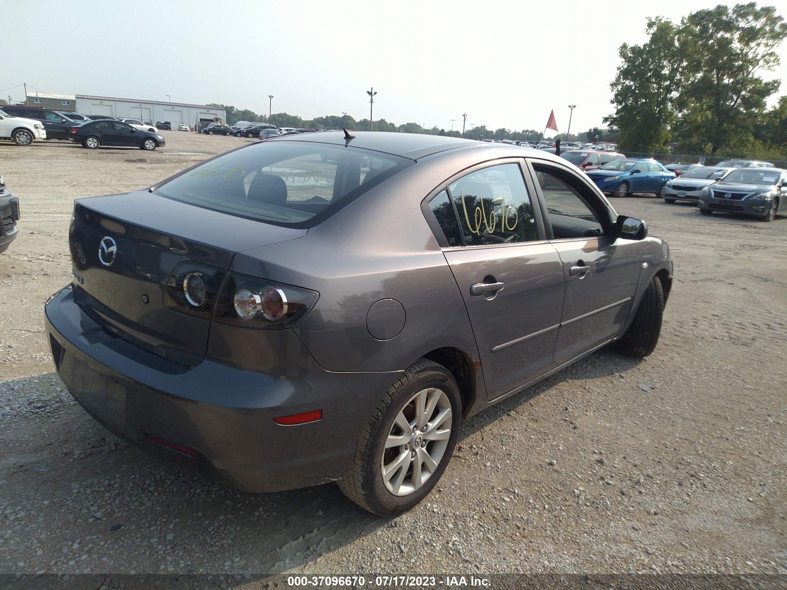 Photo 3 VIN: JM1BK32F871666601 - MAZDA 3 