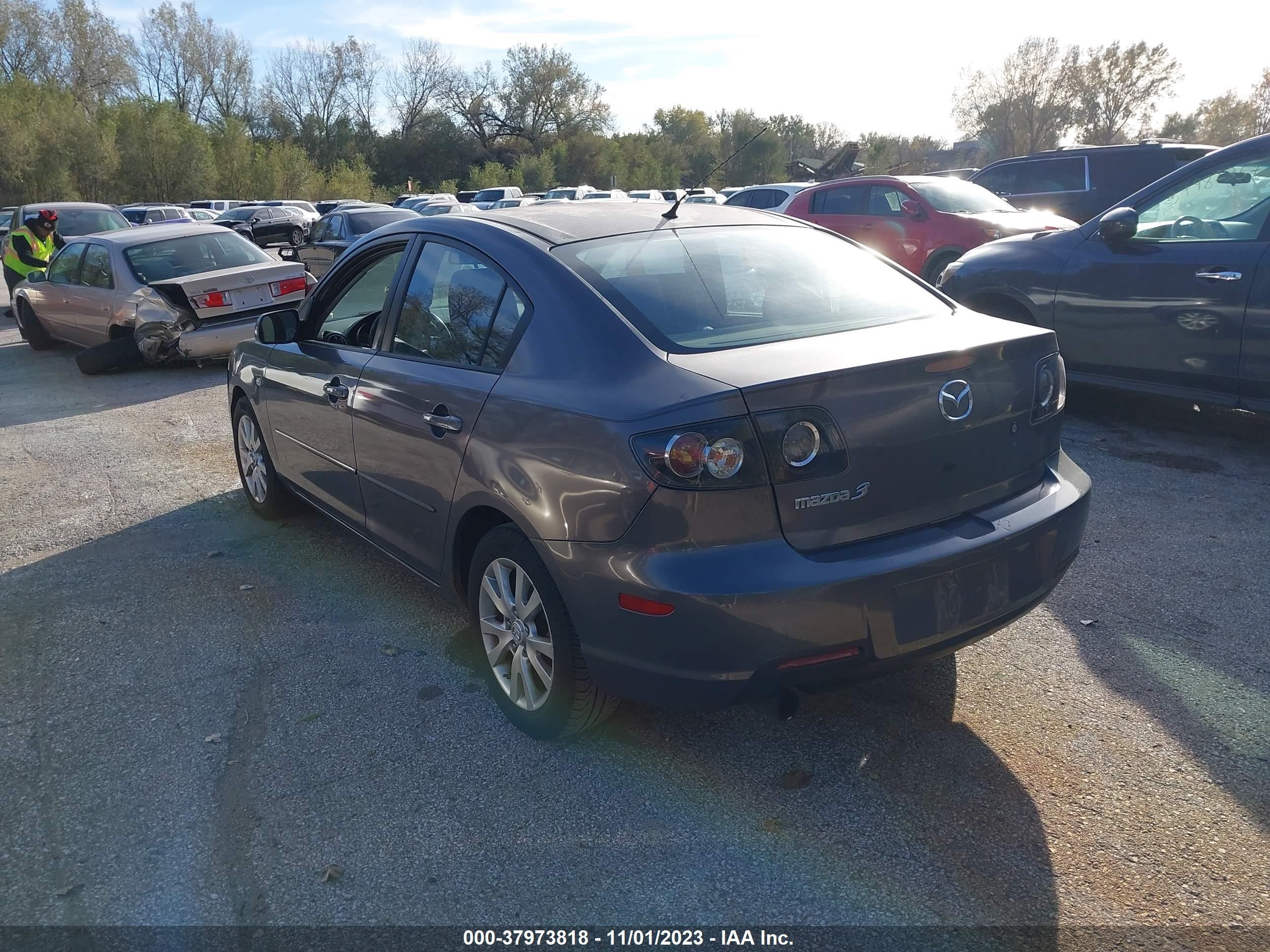 Photo 2 VIN: JM1BK32F881792023 - MAZDA 3 