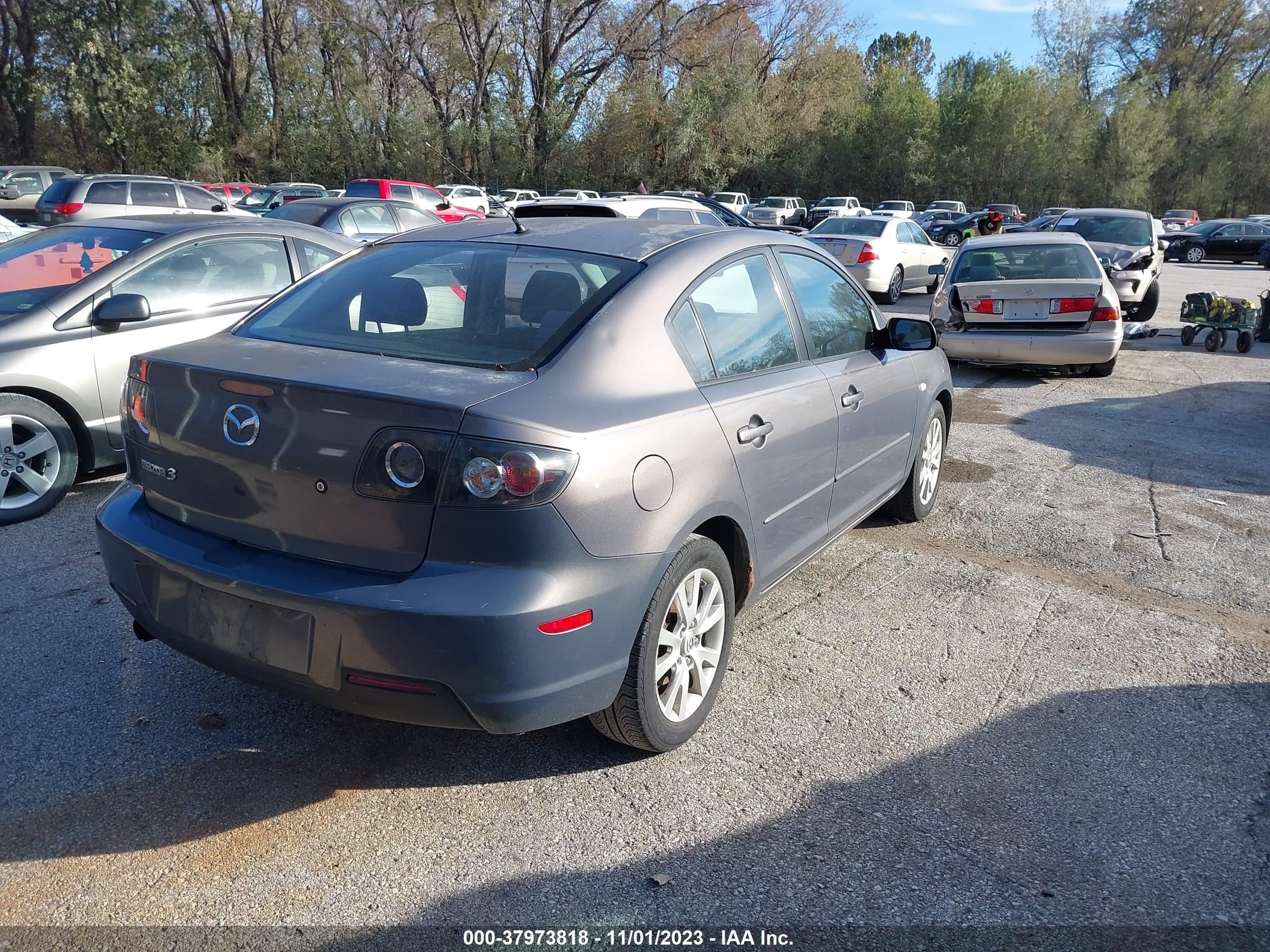 Photo 3 VIN: JM1BK32F881792023 - MAZDA 3 