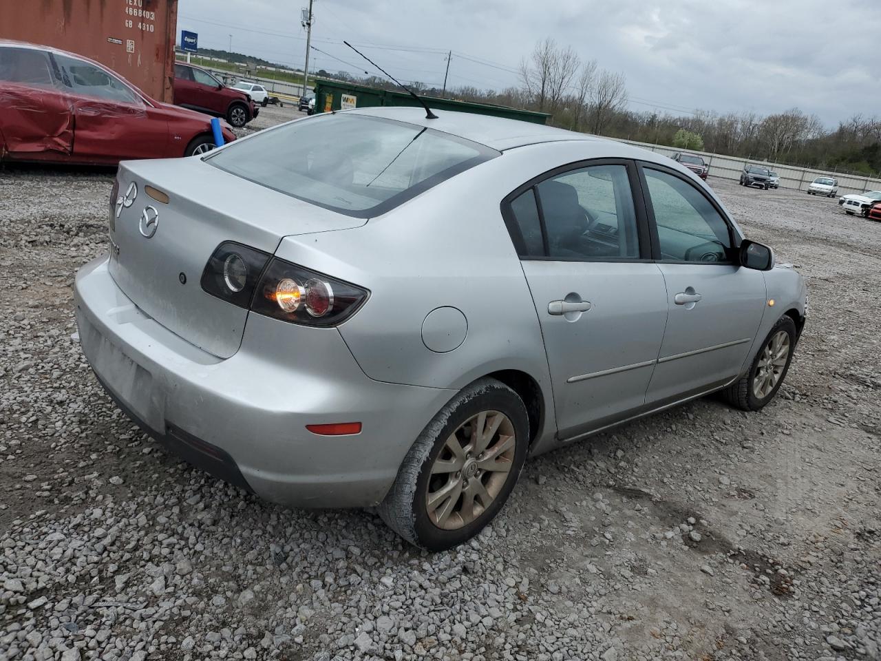 Photo 2 VIN: JM1BK32FX81802681 - MAZDA 3 