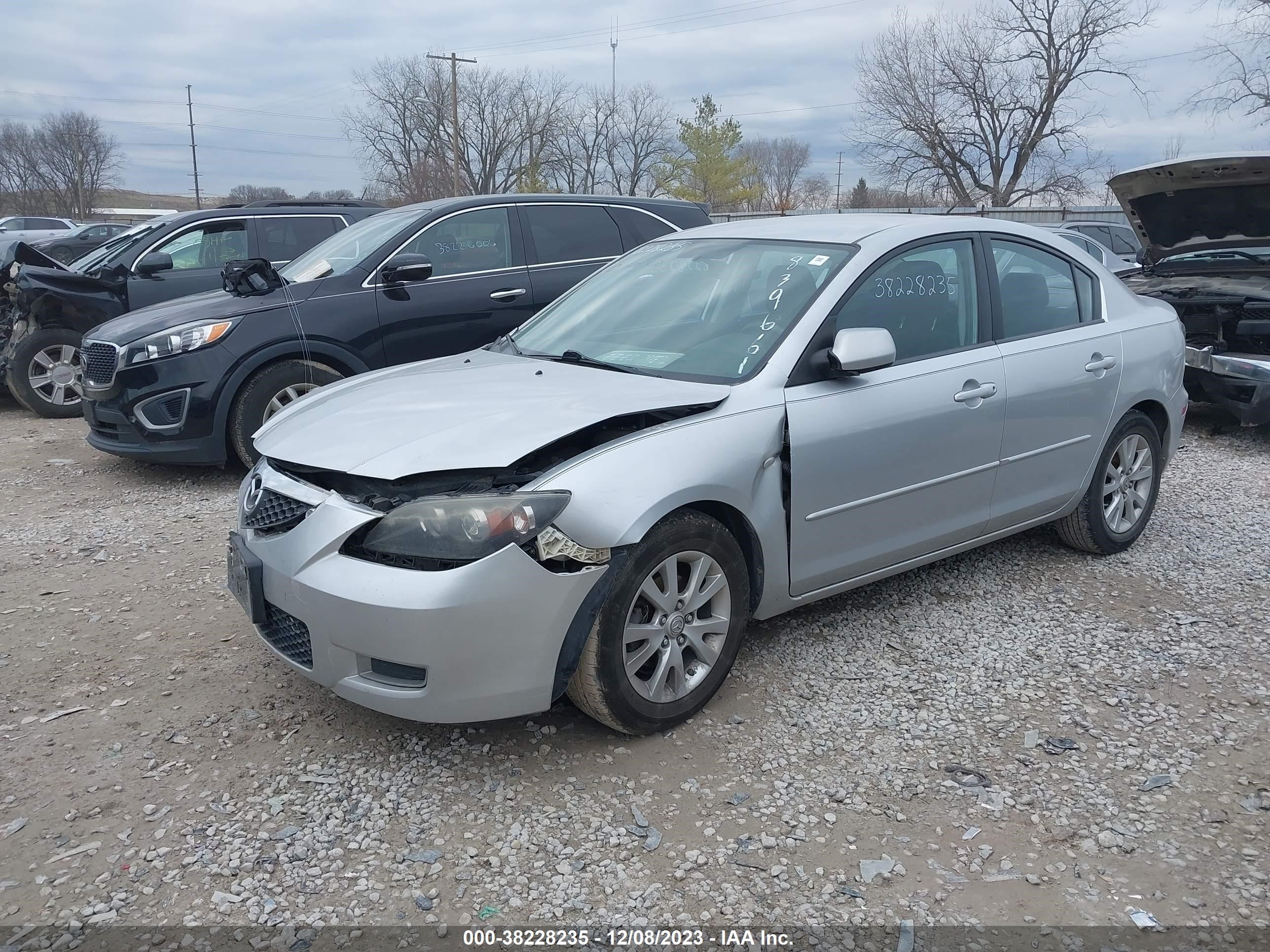 Photo 1 VIN: JM1BK32G181839661 - MAZDA 3 