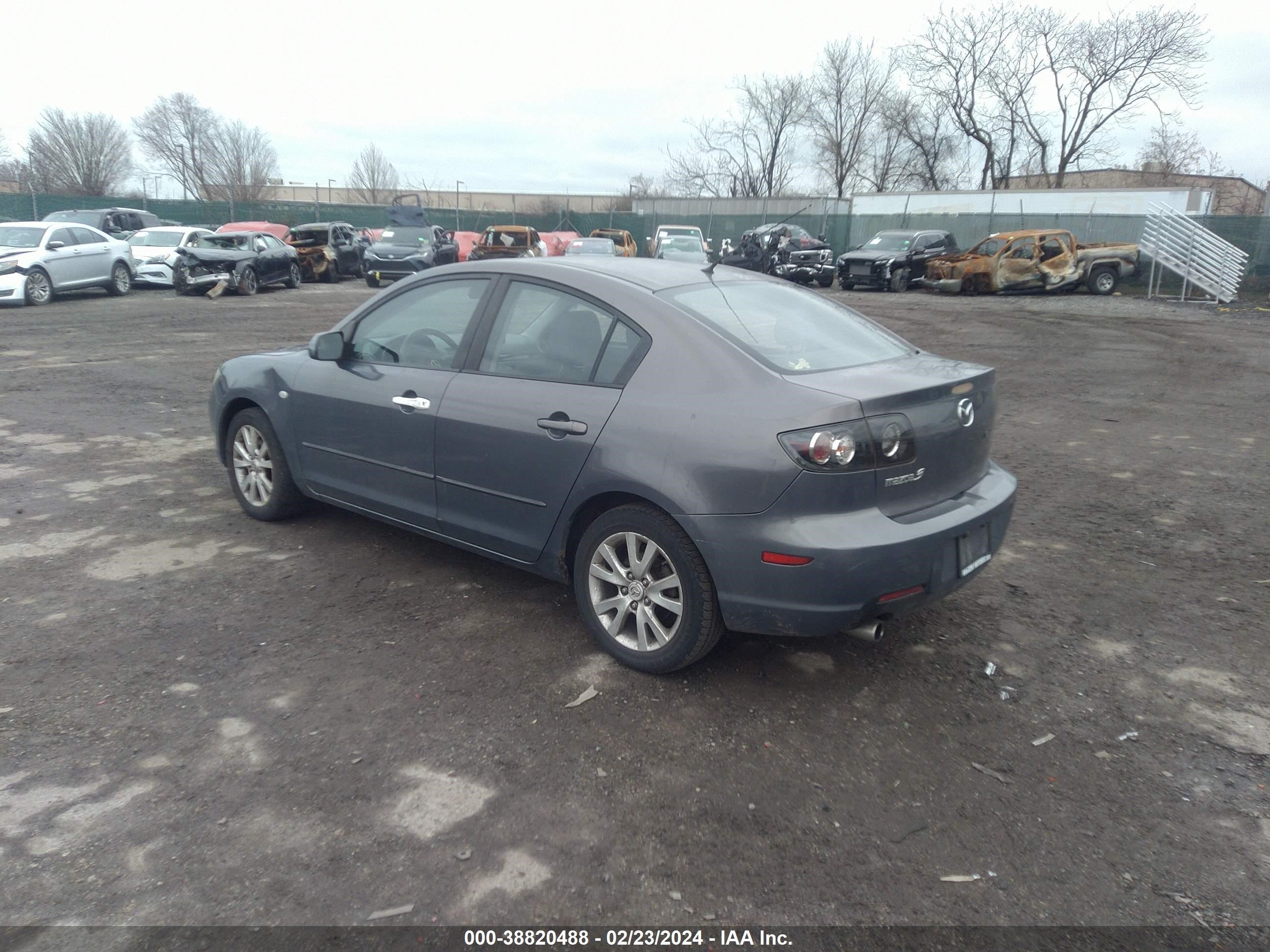 Photo 2 VIN: JM1BK32G581862716 - MAZDA 3 