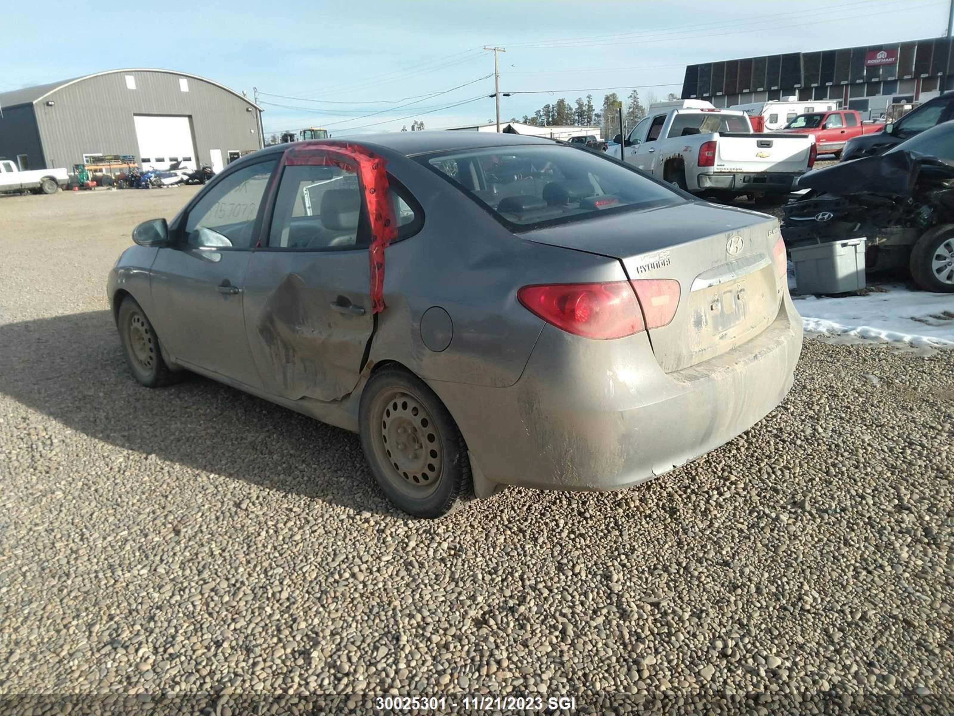 Photo 2 VIN: JM1BK32G881138759 - HYUNDAI ELANTRA 