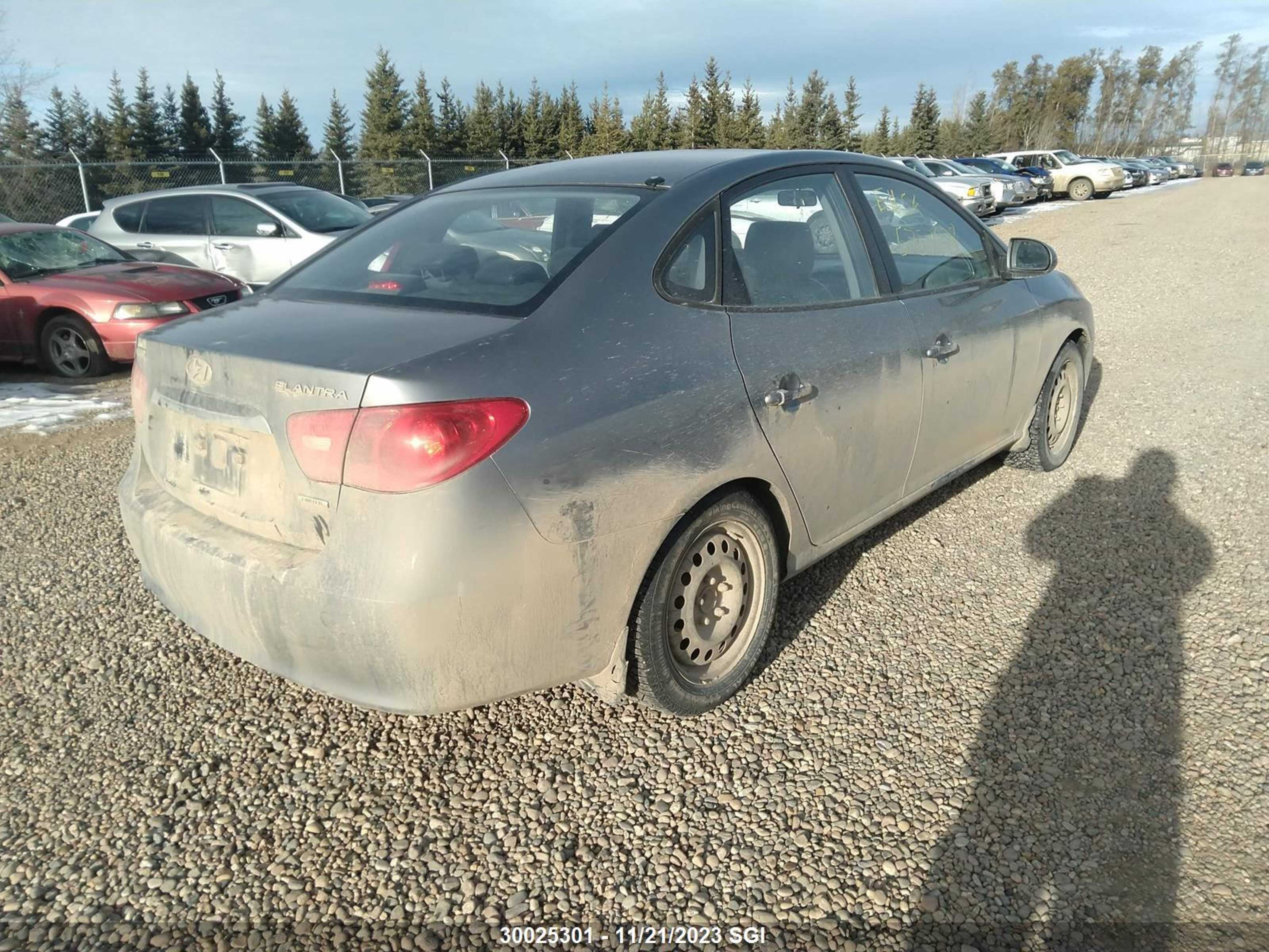 Photo 3 VIN: JM1BK32G881138759 - HYUNDAI ELANTRA 